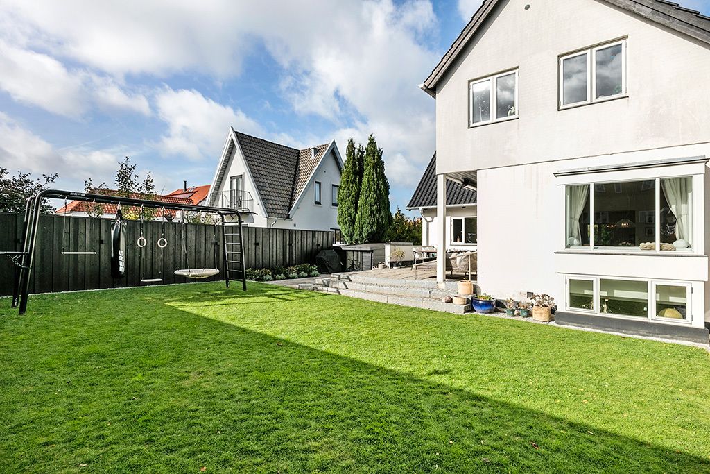 Eksklusiv 7-værelses villa i tre plan med sauna