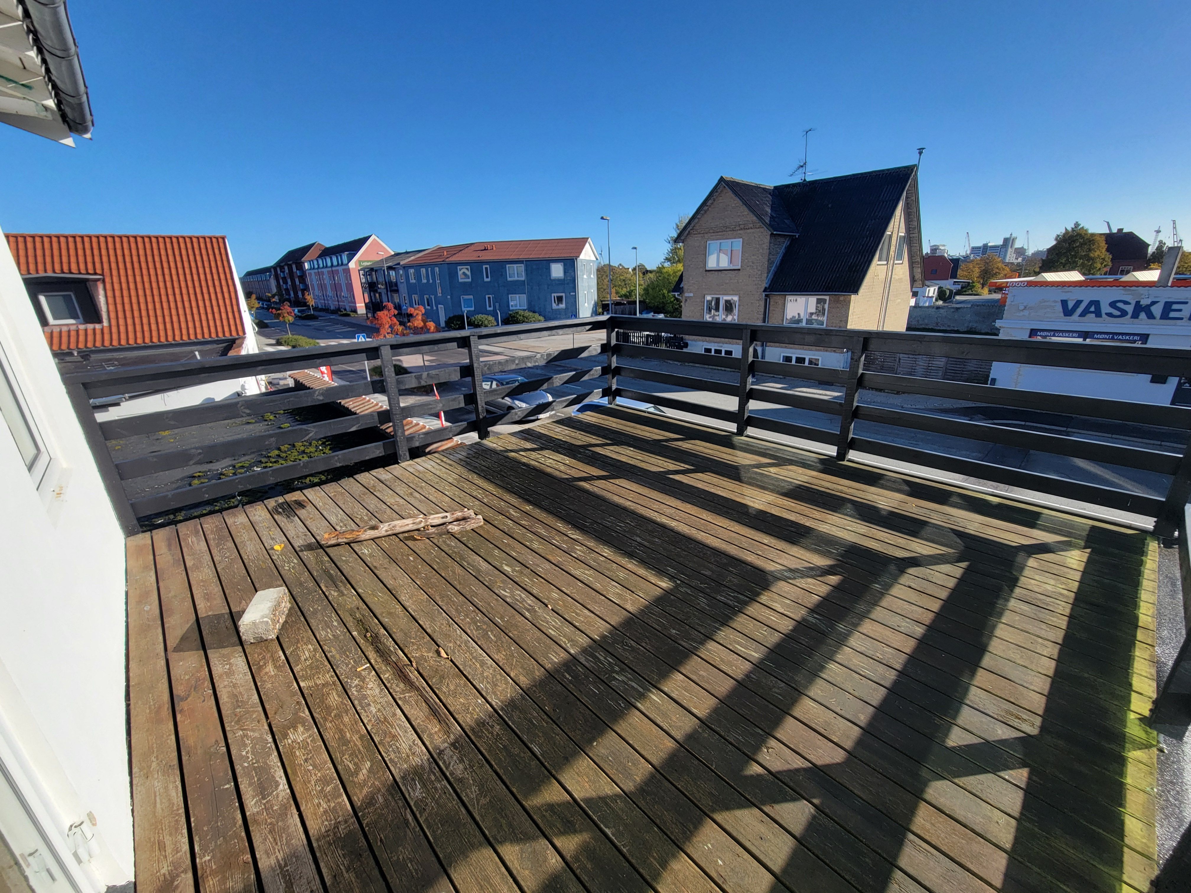 STOR 3-VÆRELSES LEJLIGHED MED TAGTERRASSE I FREDERIKSHAVN – 109 M² 