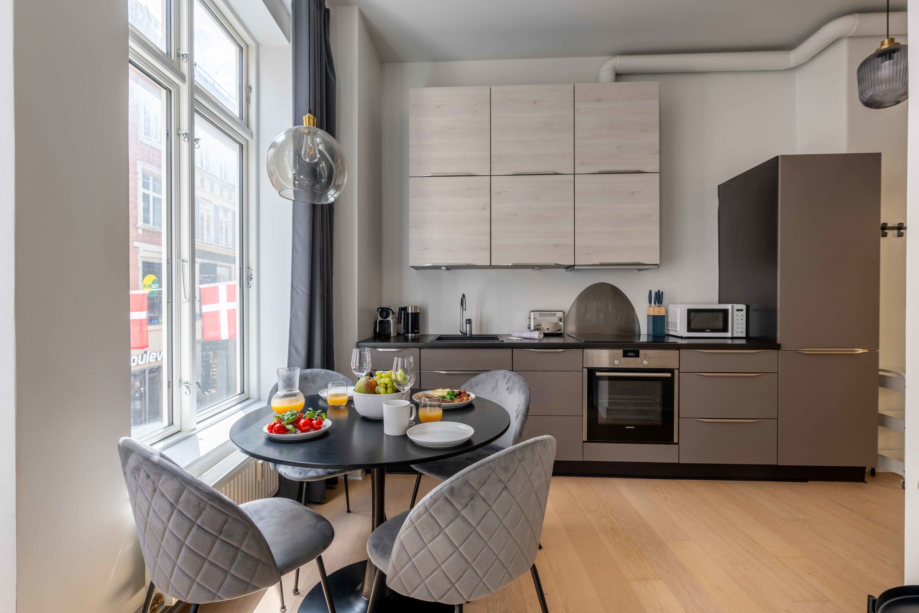 Bright 84 m² one-bedroom apartment directly on Strøget – all utilities included