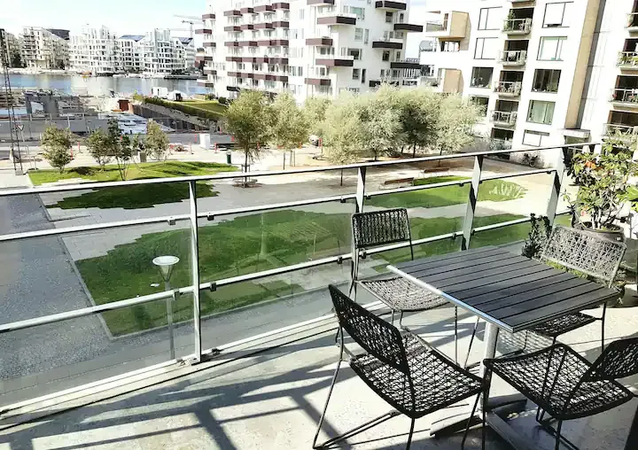Fully Furnished Expat-Friendly 2-Room Apartment on Islands Brygge with Harbour View & Huge Sunny Balcony