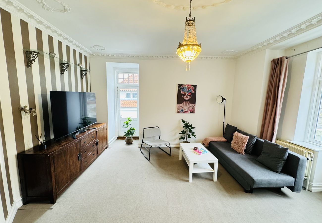 Fuldt møbleret 3-vær. ejerlejlighed, 89 m² – kun 14 dg. opsigelse