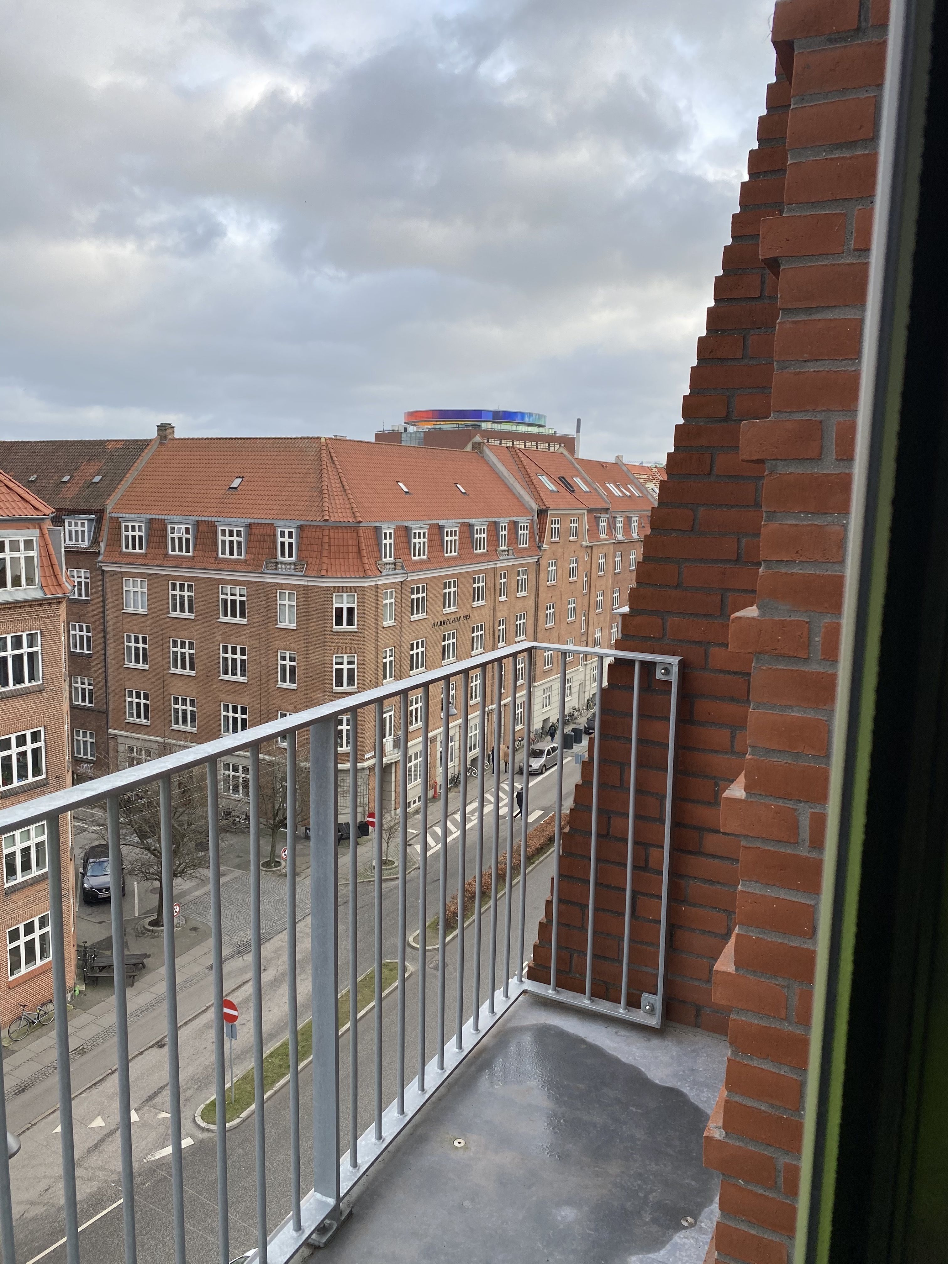 Penthouse lejlighed med 3,6 m til loft og altan