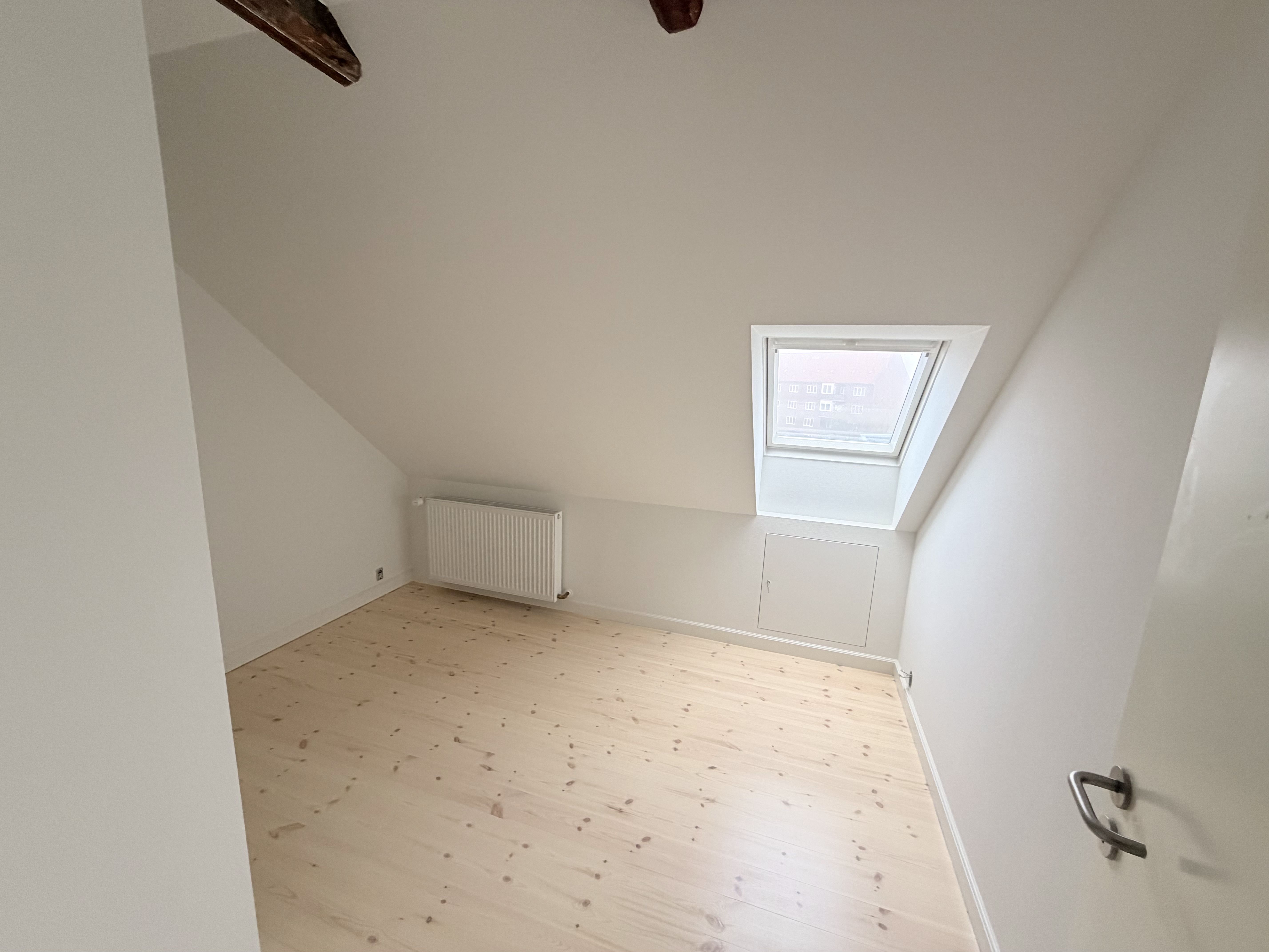 Nyrenoveret penthouse lejlighed med 4 altaner