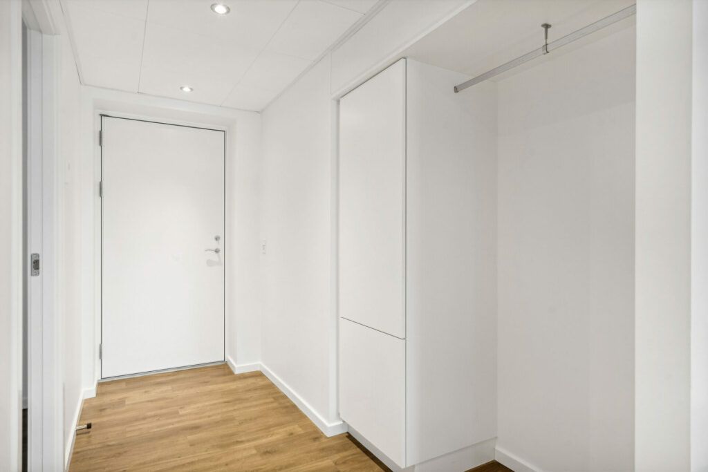 Moderne 3-værelses på Provstejorden med stor sydvendt altan, elevator og udsigt til Changs baner