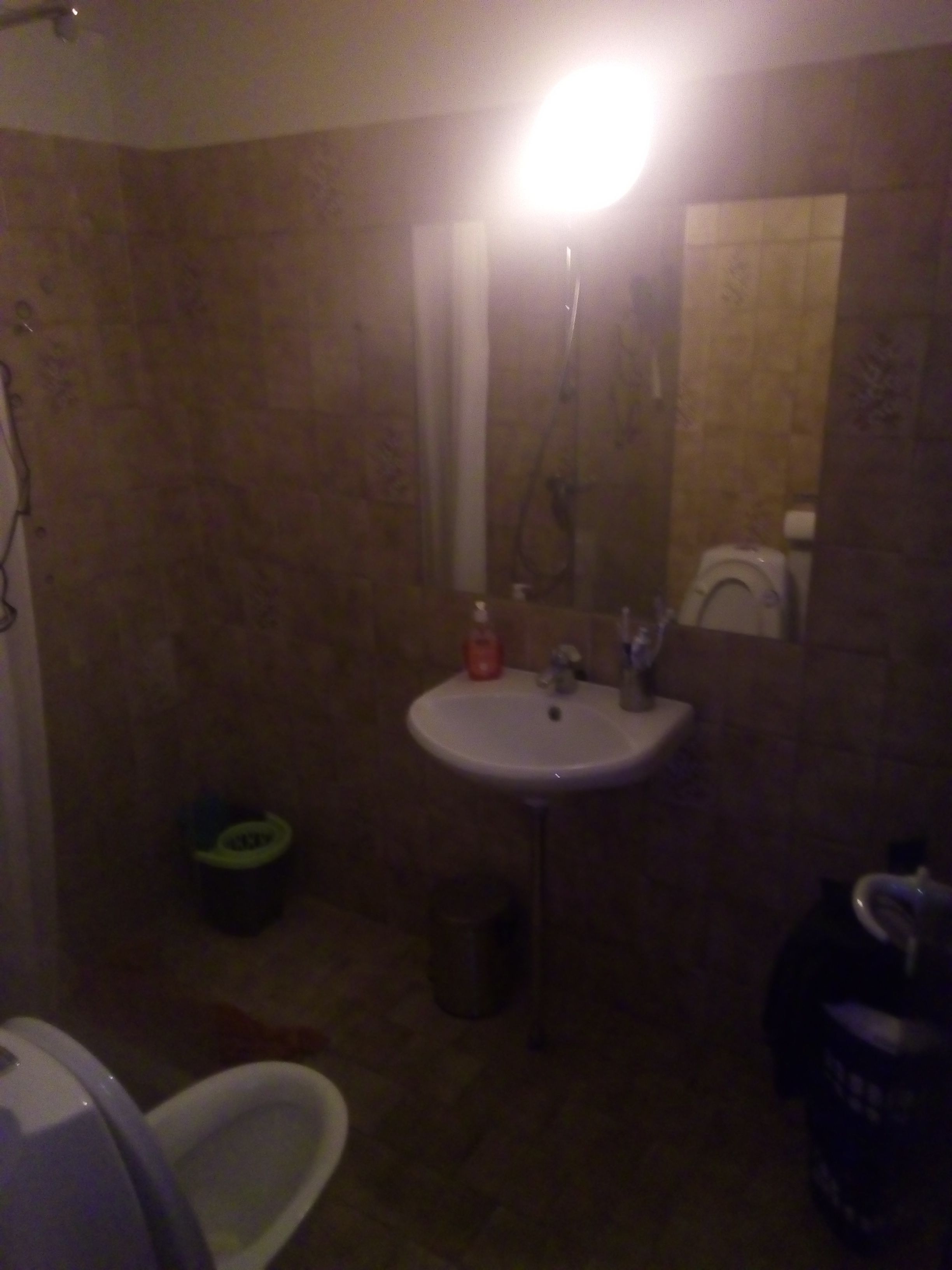 fint værelse med reoler og skrivebord hvis man ønsker, photo 2