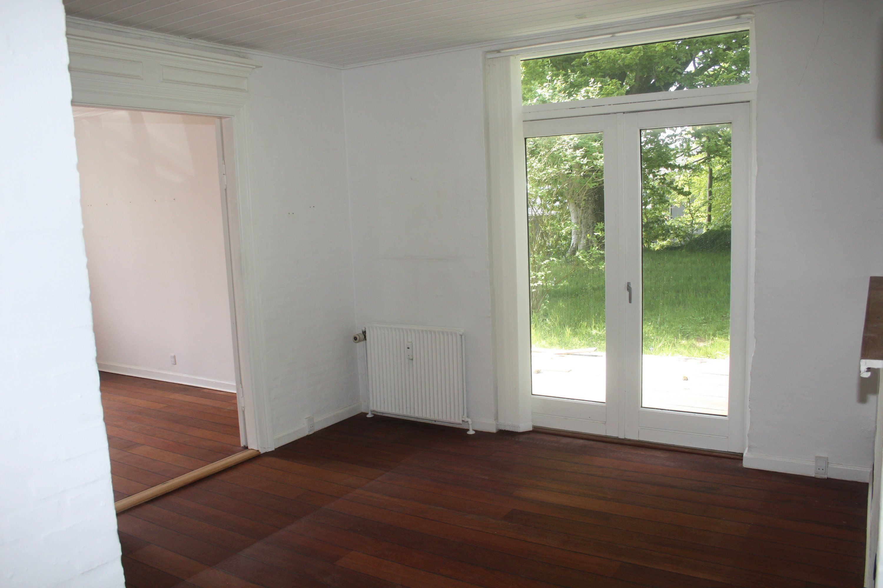 Pæn lejlighed med vestvendt terrasse og have.