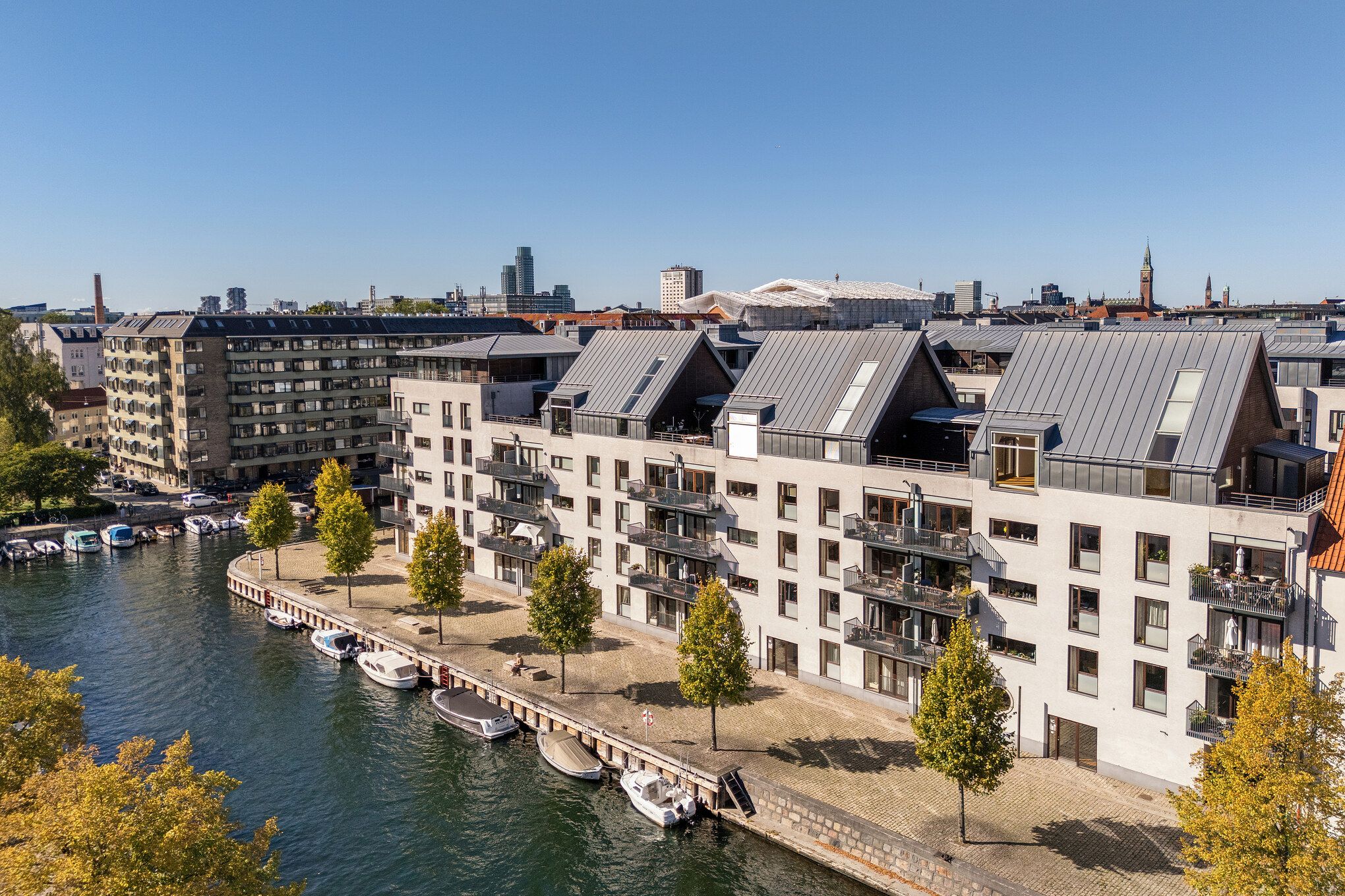 Eksklusiv penthouse med 4 terrasser og kanaludsigt – rolig beliggenhed i hjertet af Christianshavn