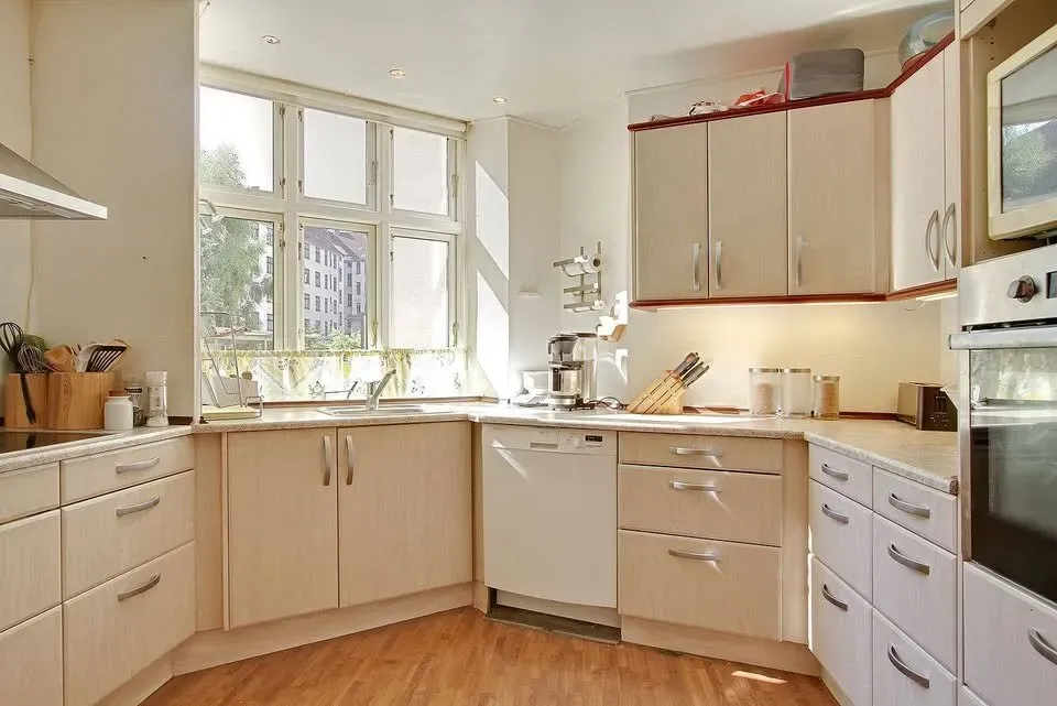 ✨ Bright, fully furnished, very spacious room (26 m2) suitable for a couple (or two friends or a single person), in a classical apartment in Frederiksberg 