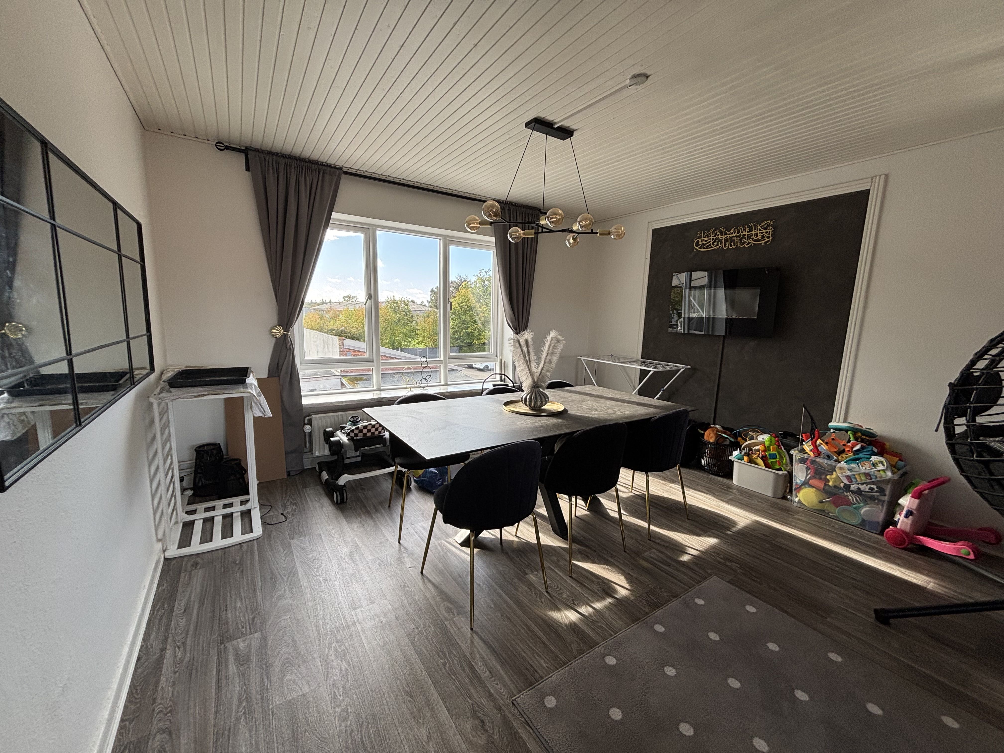 3 vær. lejlighed på 85 m2, i Alderslyst.