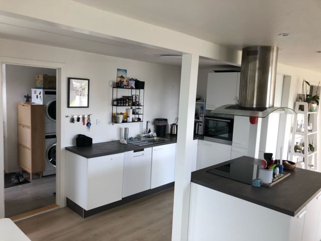 Lækkert og totalrenoveret 1-plans hus tæt på Skive – 107 m² med skøn have