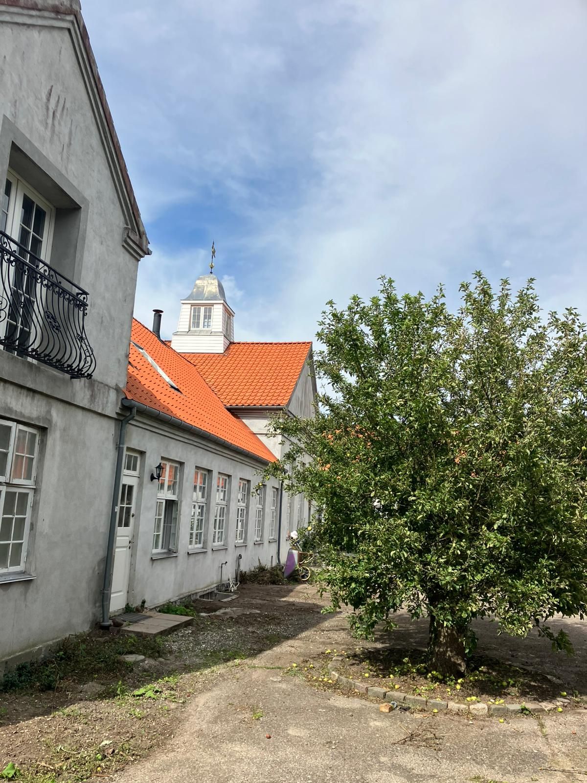 Smukt lyst værelse 