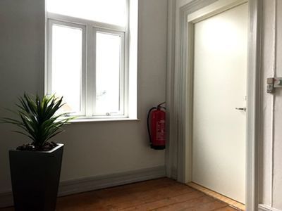 Nyrenoveret lejlighed med altan