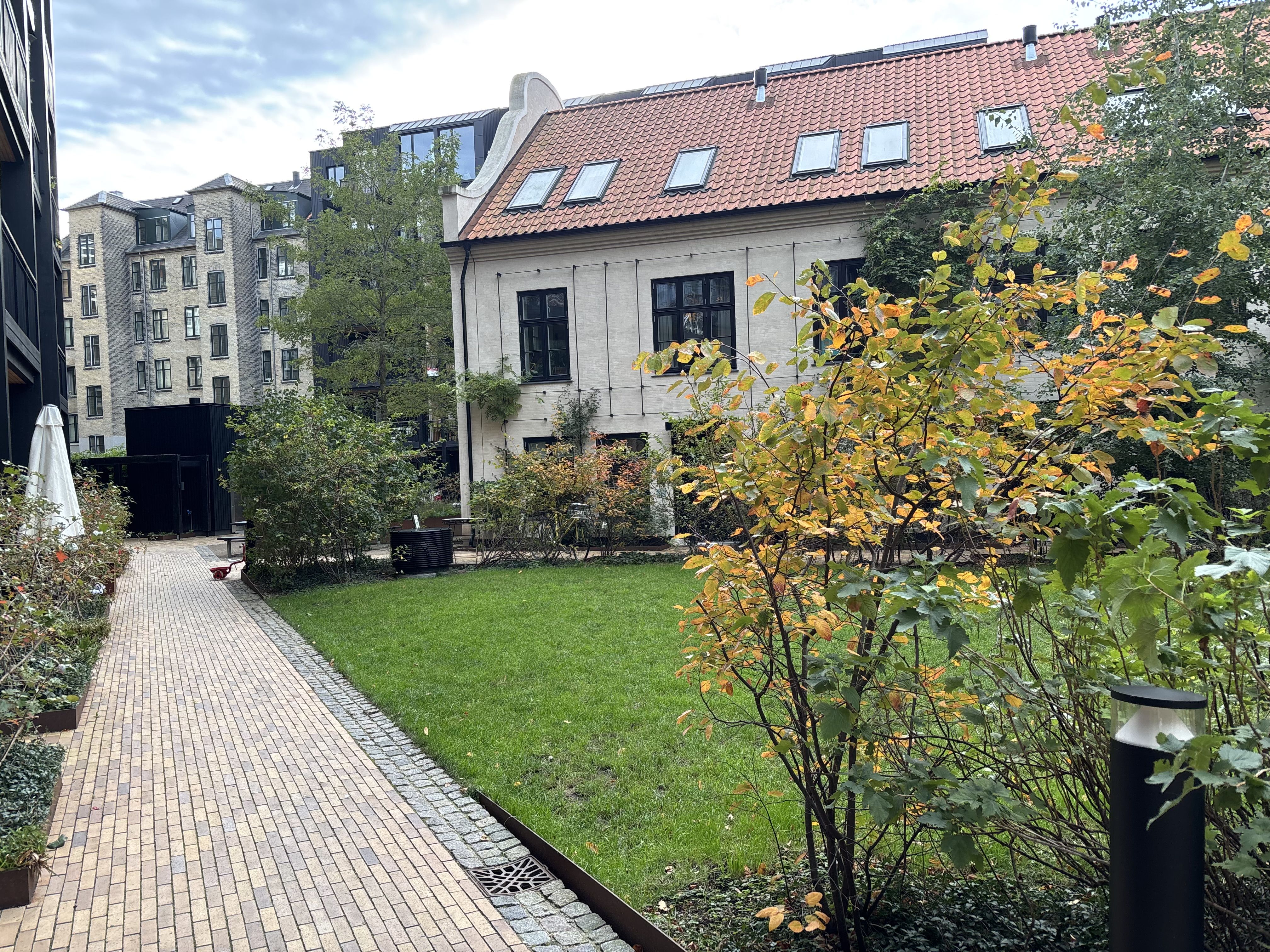 Lys 4-værelses lejlighed med stor altan i hjertet af Vesterbro
