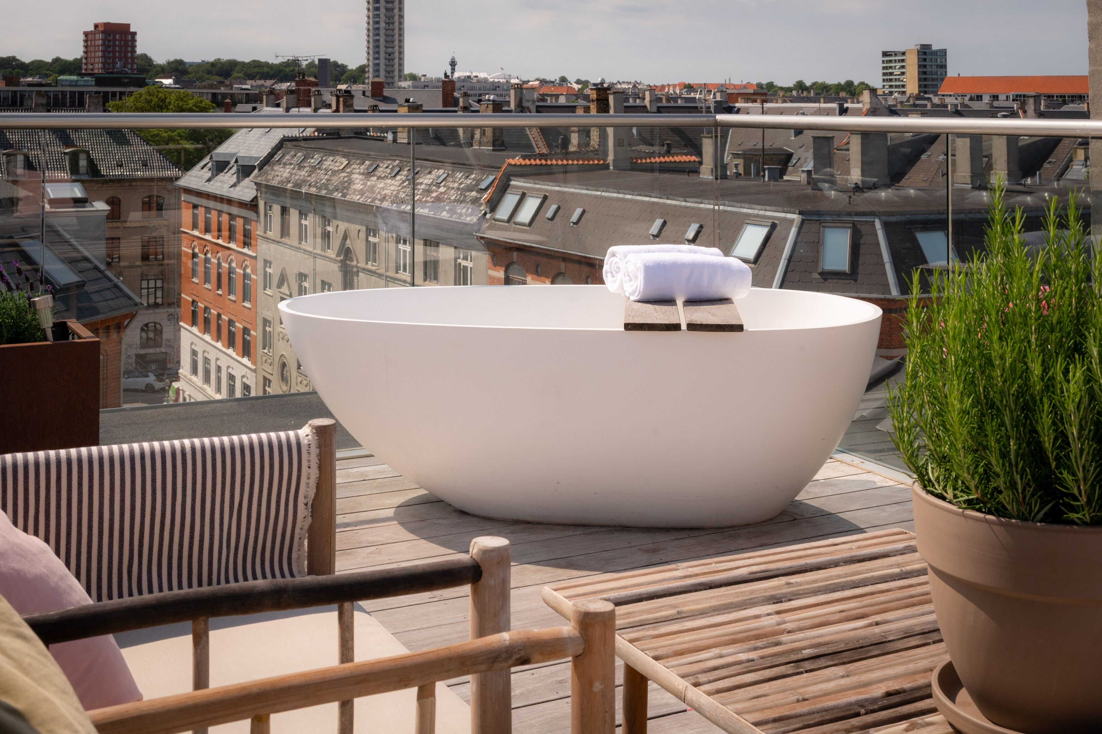 Penthouse with private rooftop and 2 balconies