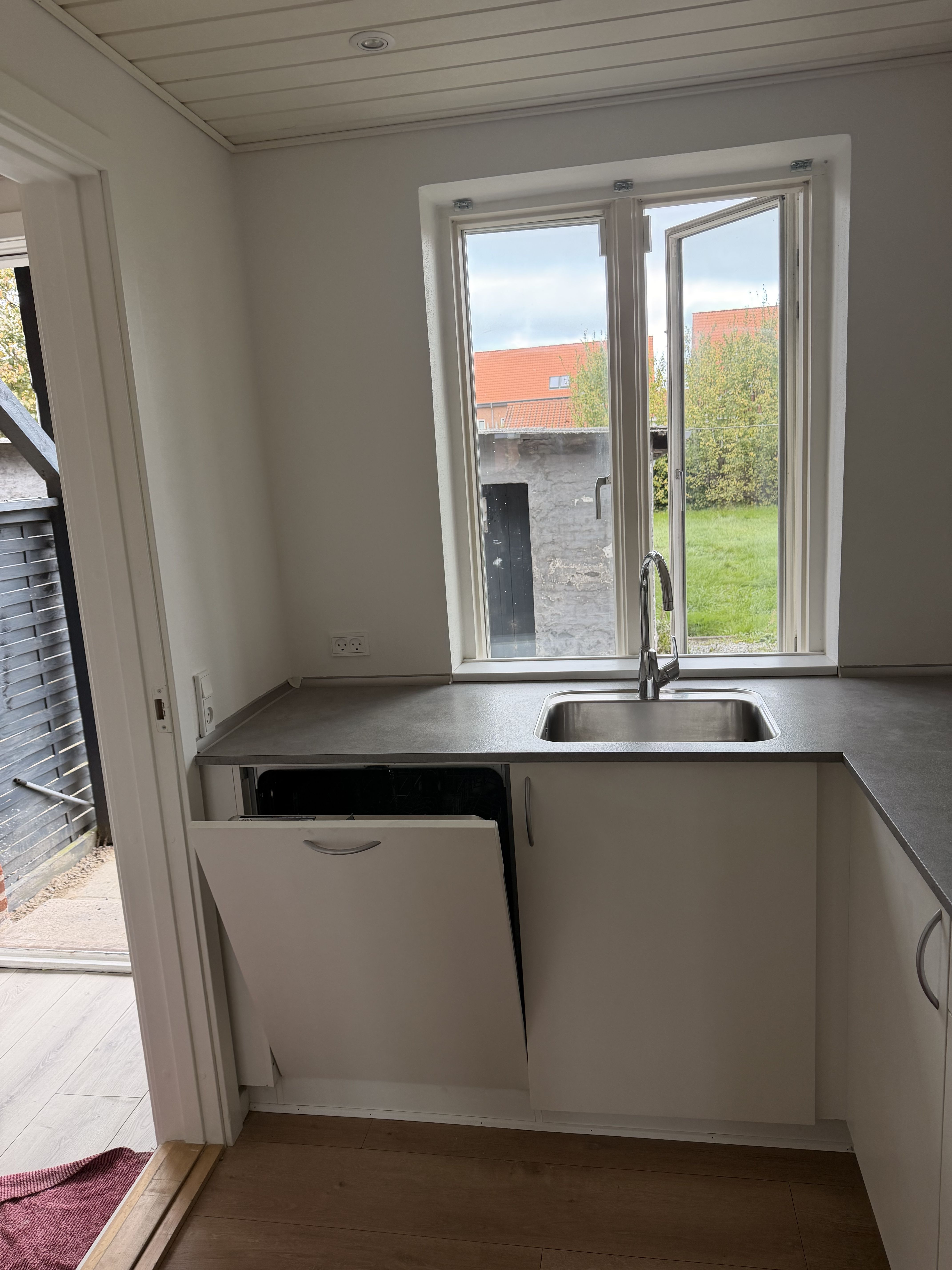 Stue lejlighed med 4 værelser. 