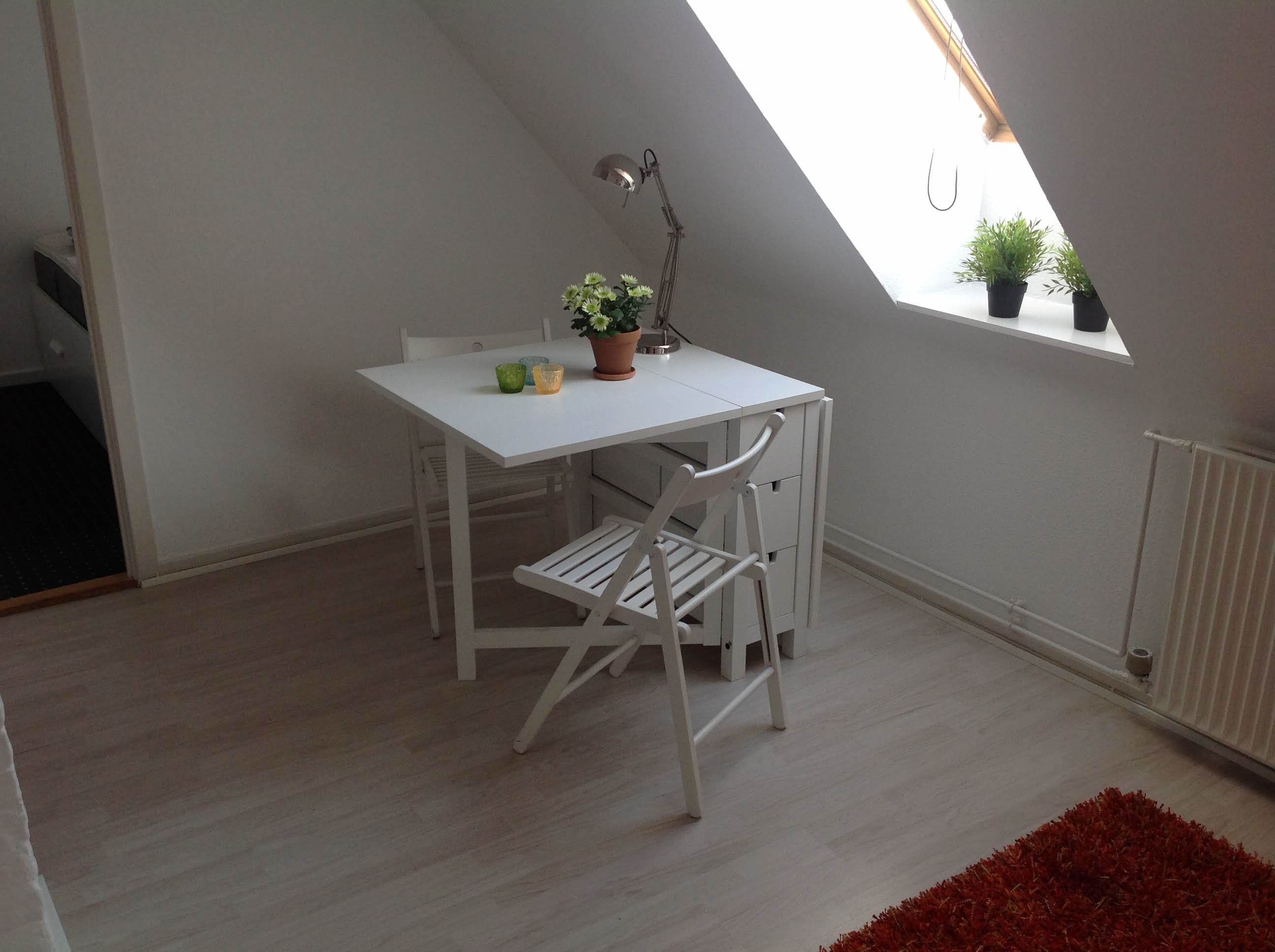 Charmerende byhuslejlighed