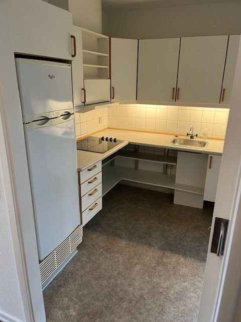 Lys og tilgængelig 2-værelses på 70 m2 nær Aalborg Storcenter – elevator, parkering og egen kombi vask/tør