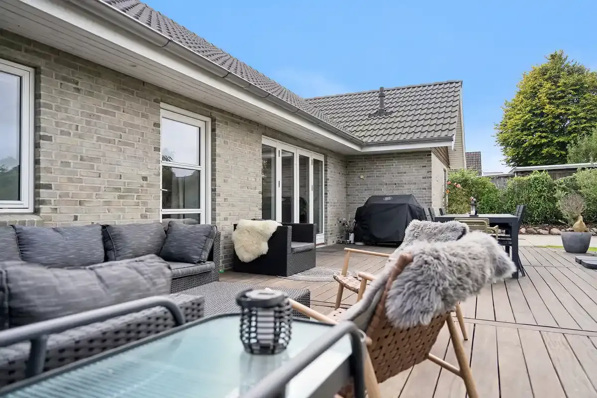Møbleret og rummelig luksusvilla med stor terrasse og have med nem adgang til hele København