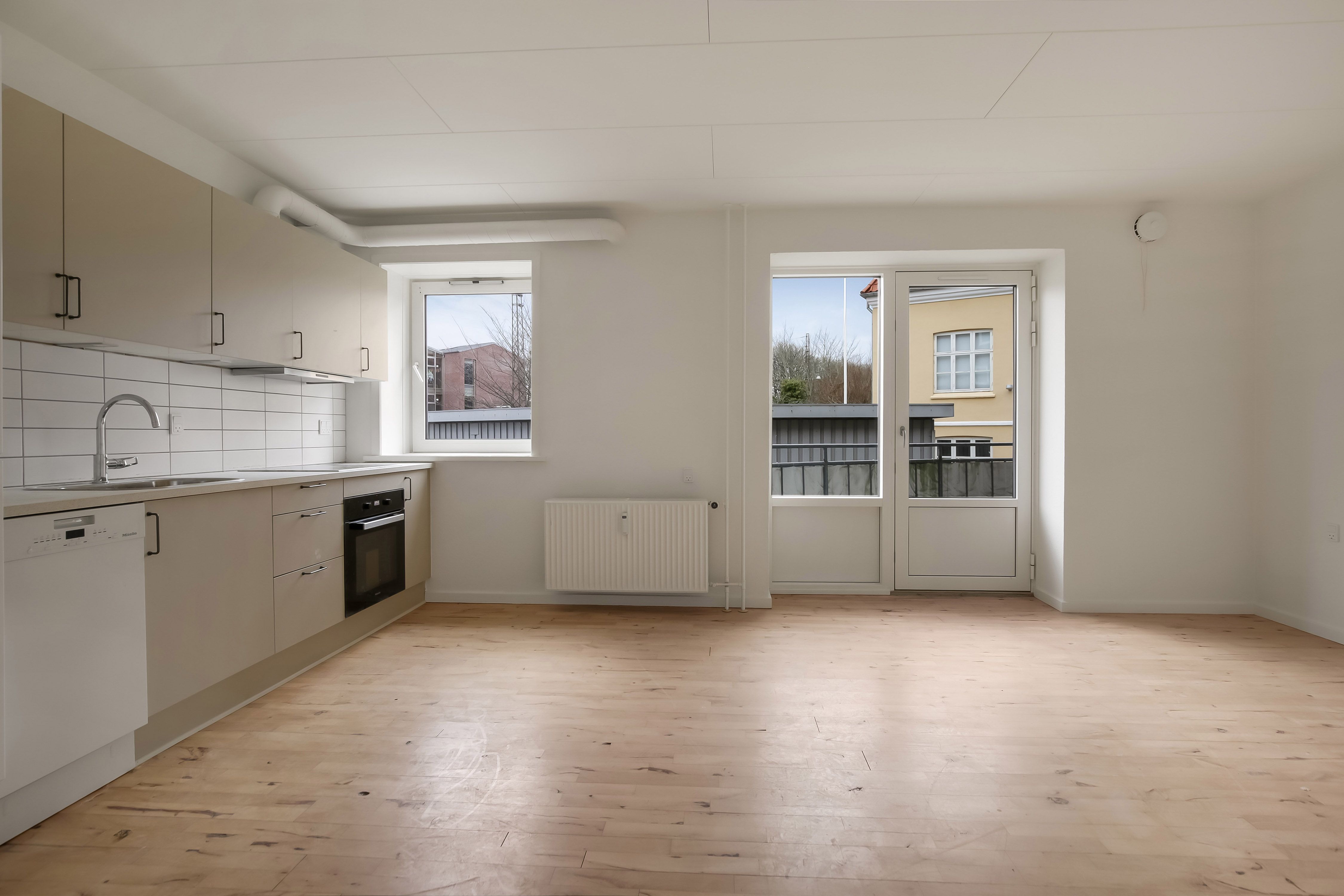 Nyrenoveret lejemål med stor altan 