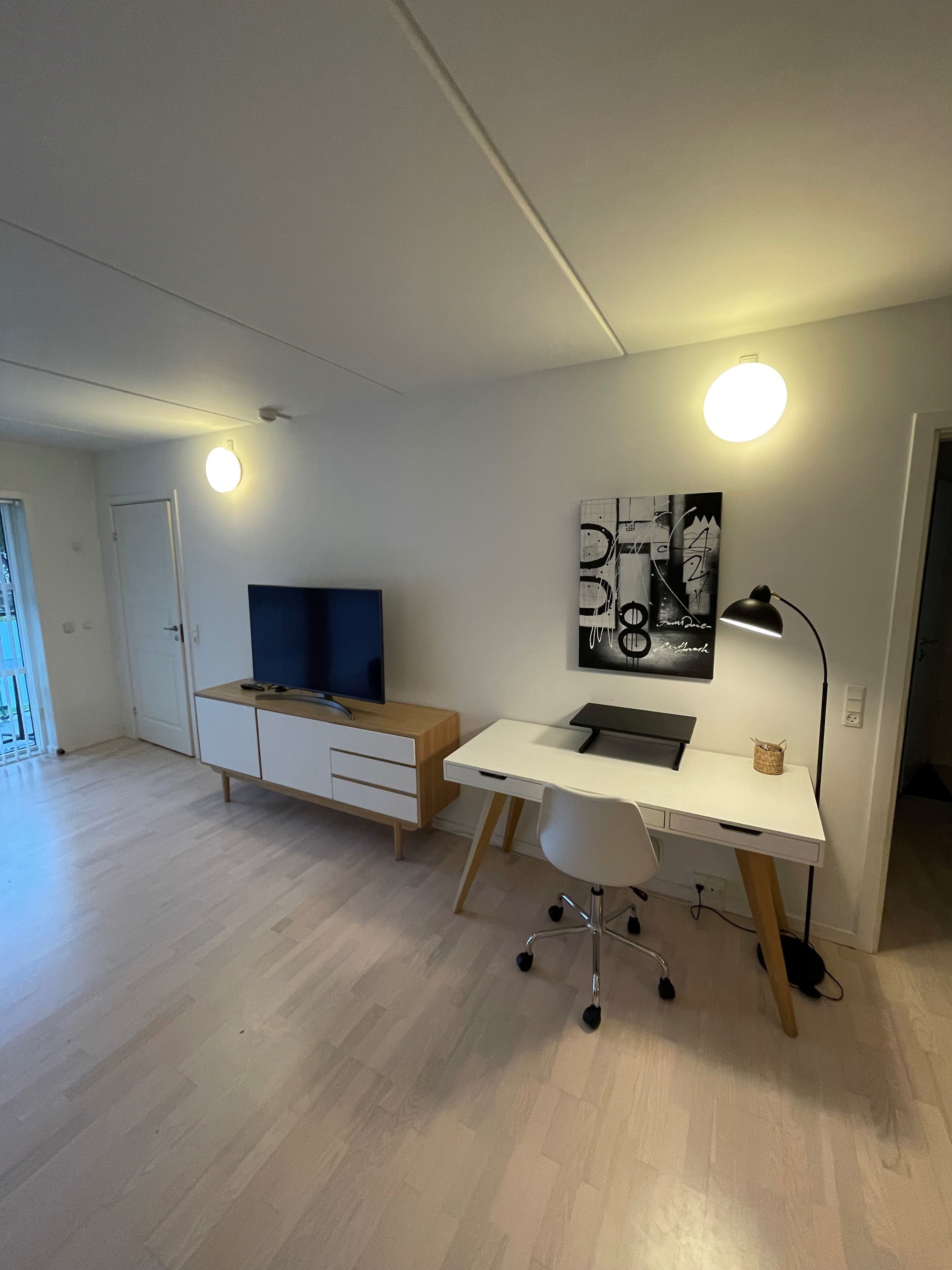 Nyere moderne lejlighed - med 2 store badeværelser !