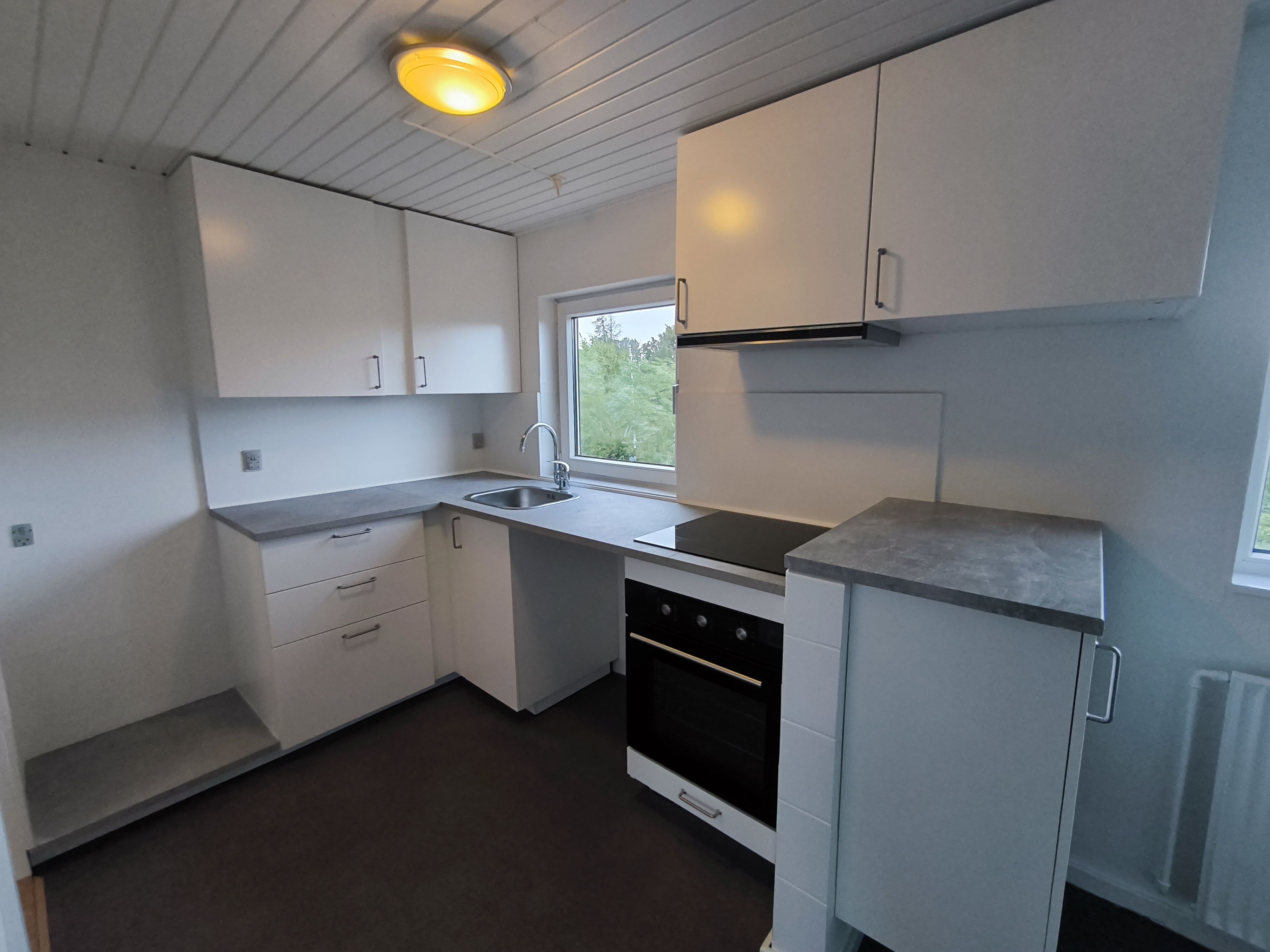 Hyggelig 2-værelses lejlighed på 45 m² med åbent køkken/spisestue