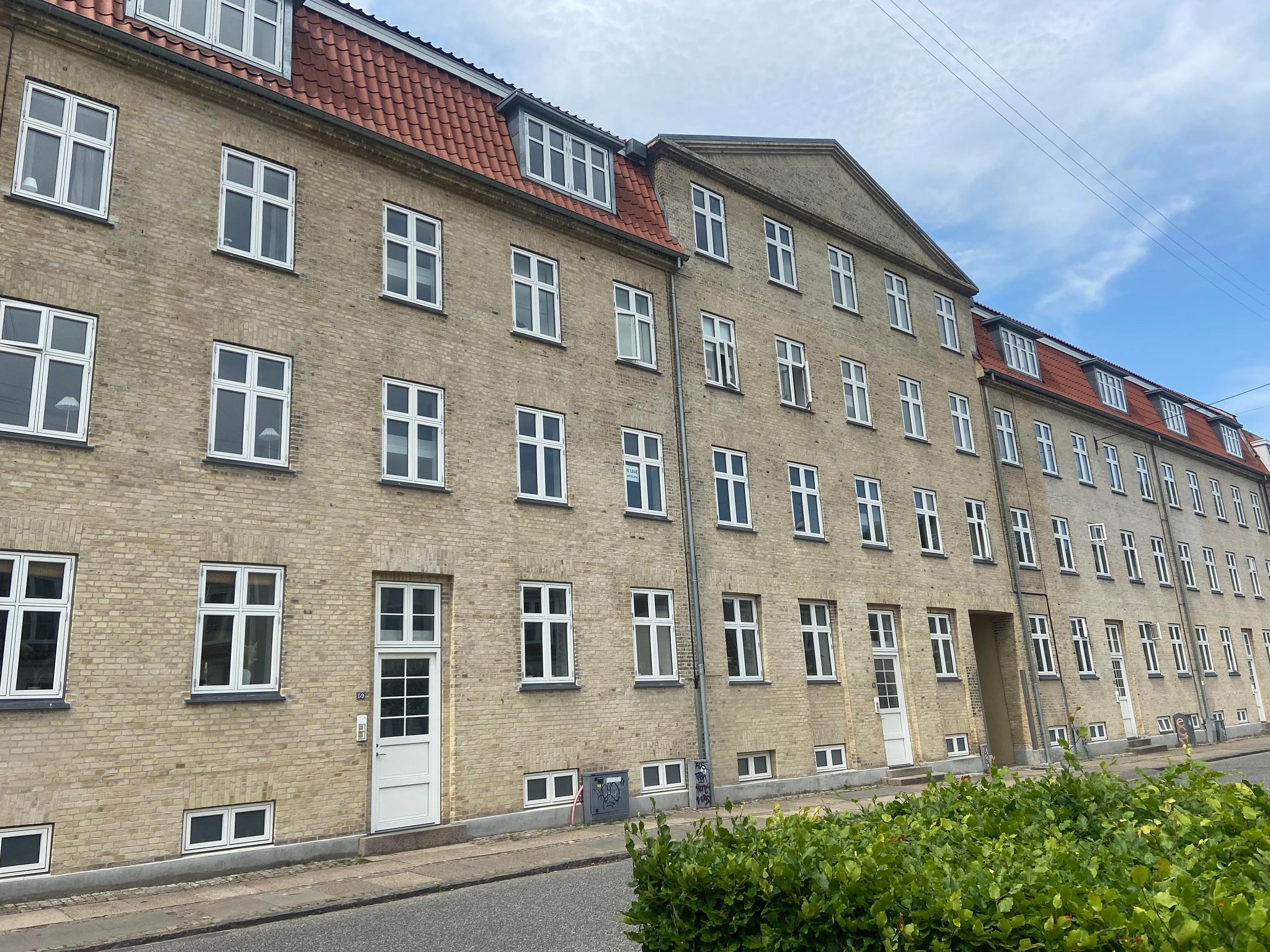 Skøn 2-værelses lejlighed med attraktiv beliggenhed på Ryesgade
