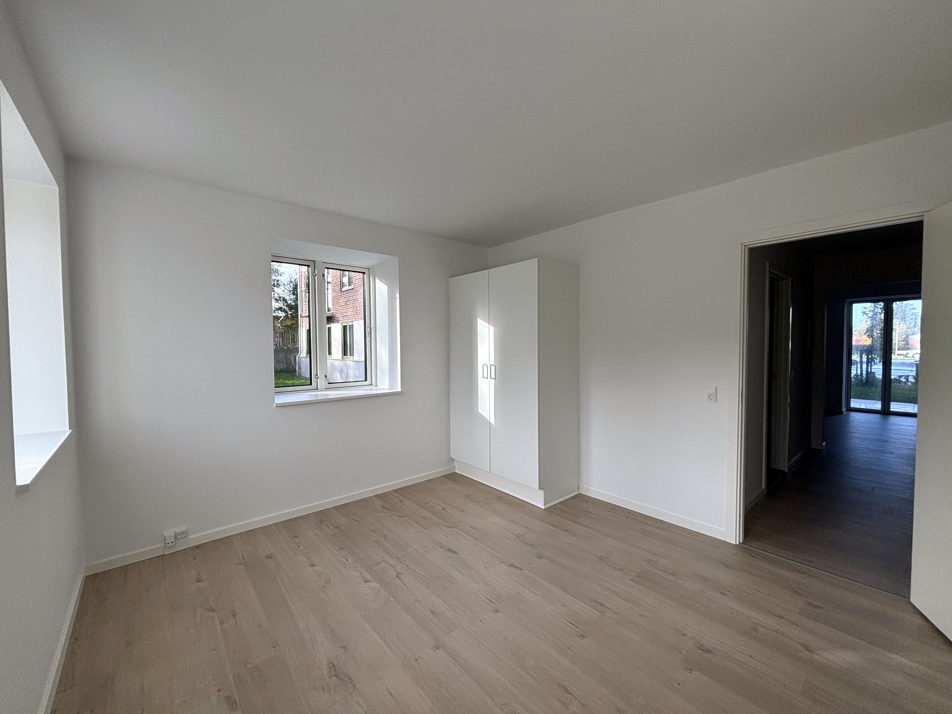 Skøn, stor, nyopført 3 vær. lejlighed.