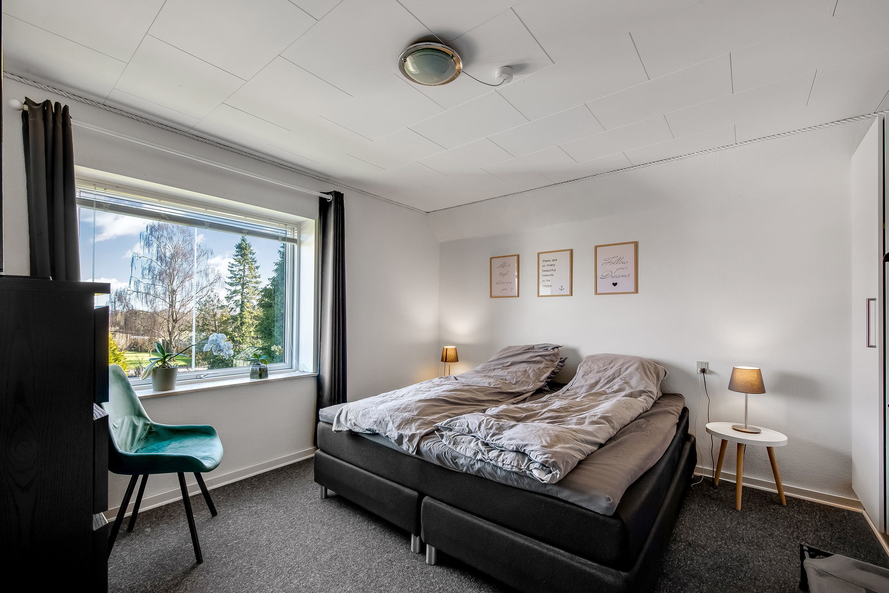 En velindrettet bolig i rolige omgivelser – perfekt til jer, der drømmer om landlig idyl med plads omkring jer