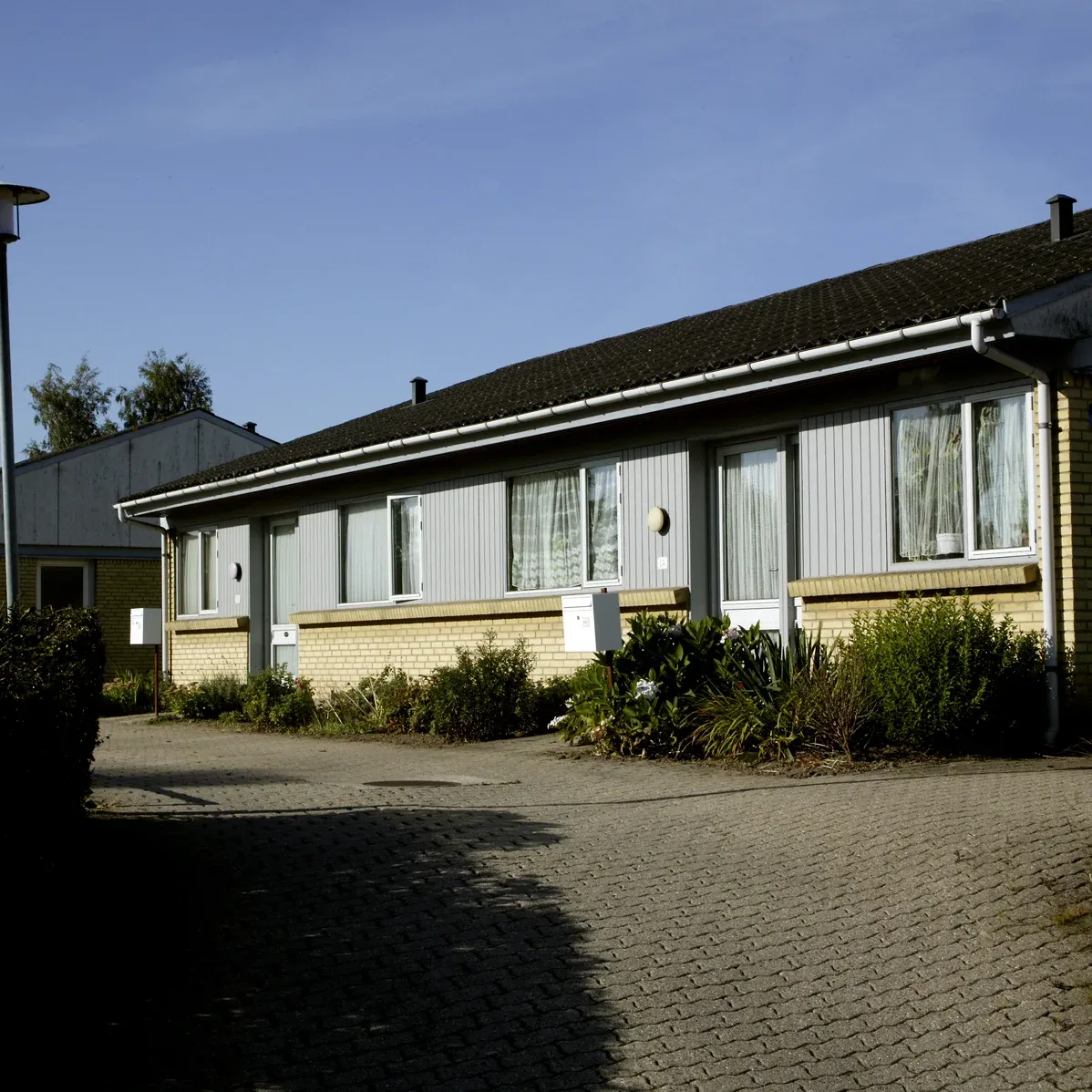 I den hyggelige lille by, Mogenstrup, som ligger ca. 10 km fra Næstved, opførte Lejerbo Næstved i 1977 en afdeling beliggende på Parkbrynet, Skrædderb, photo 2