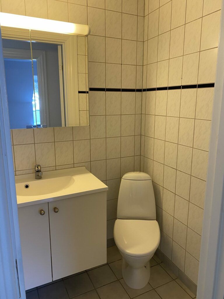 Hyggelig 3-værelses med åbent køkken, franske døre og gårdmiljø – tæt på Aalborg Centrum