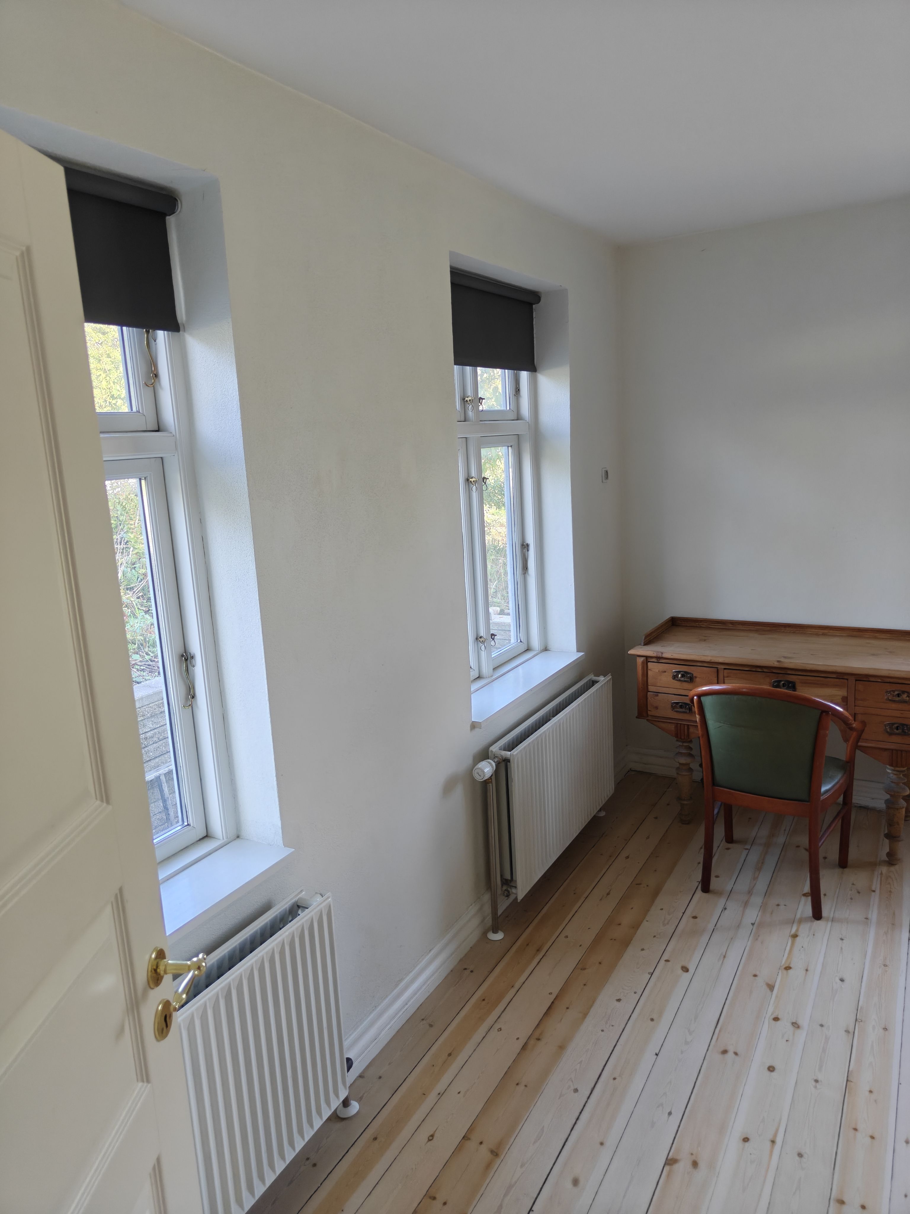 Nyrenoveret 3-værelses lejlighed på 115 m² i Hasselager – stor have og husdyr tilladt
