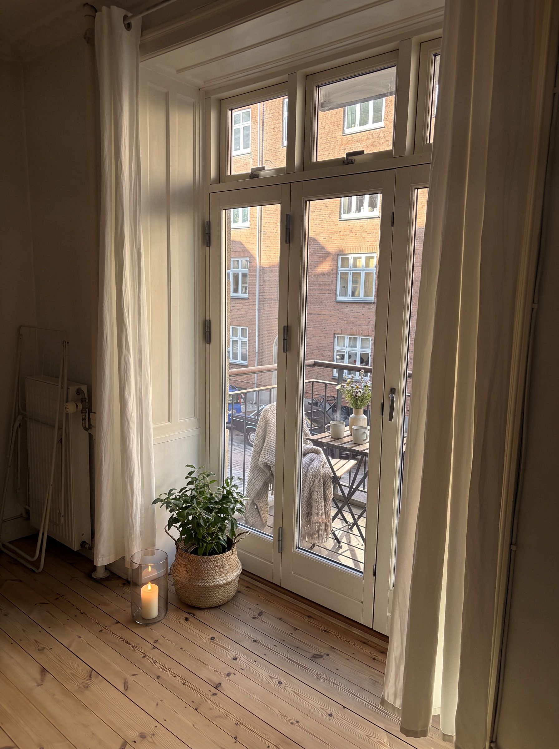 Hyggelig lejlighed på Christianshavn med fransk altan, 7 min. fra Metro