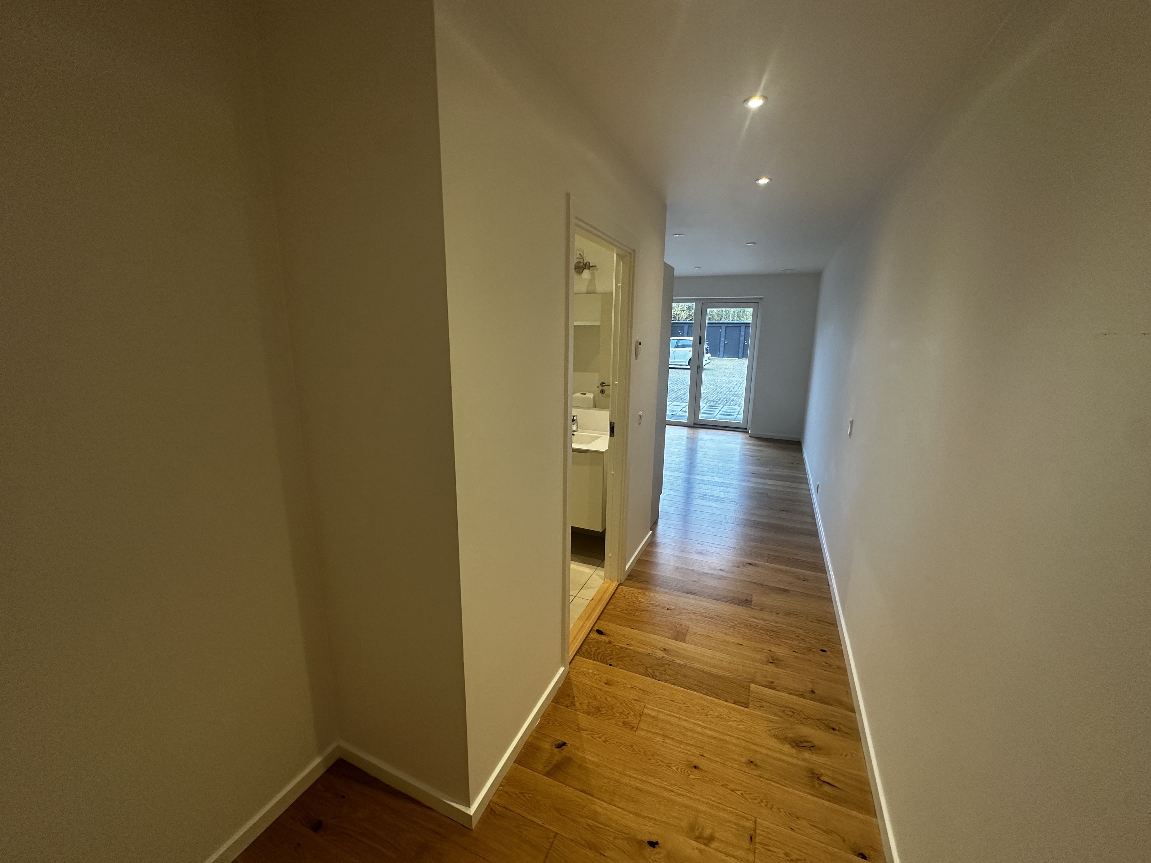 Moderne 1-værelses lejlighed med stor privat terrasse