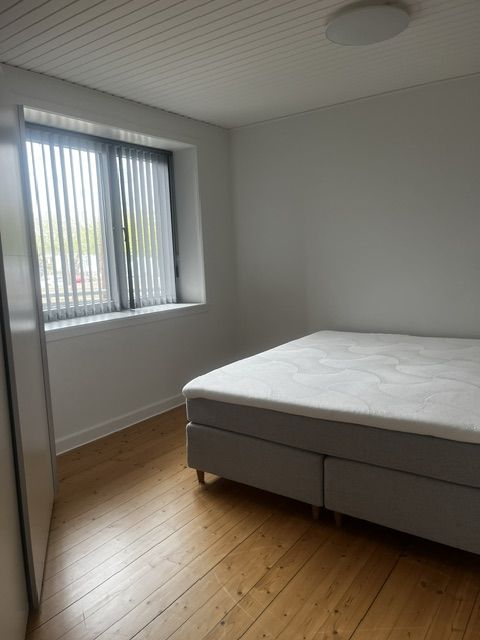 89 m² 3‑værelses lejlighed med altan og let kig til fjorden – Nørresundby