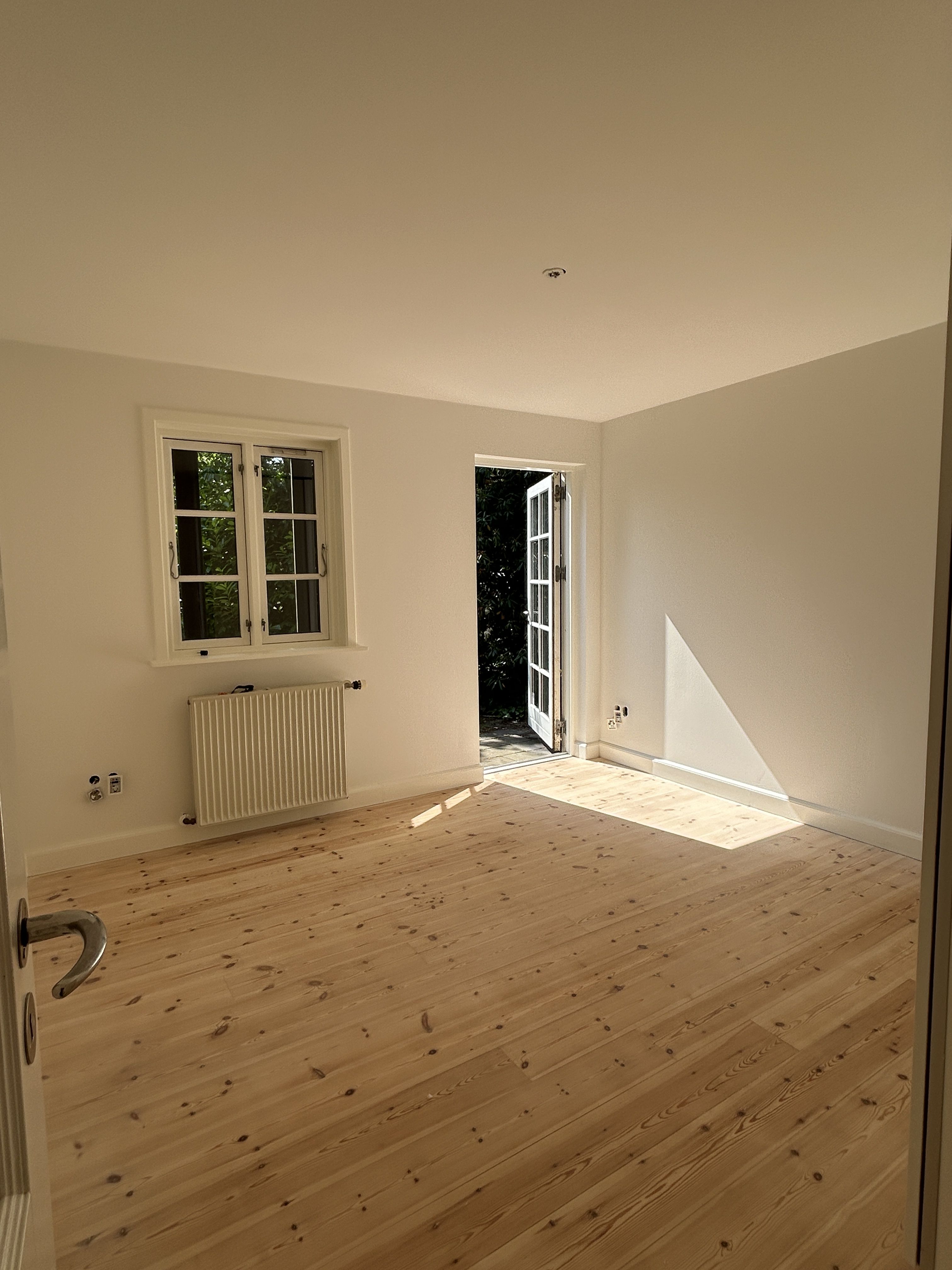 Naturrigt og roligt værelse på 14 m² med egen indgang, terrasse.