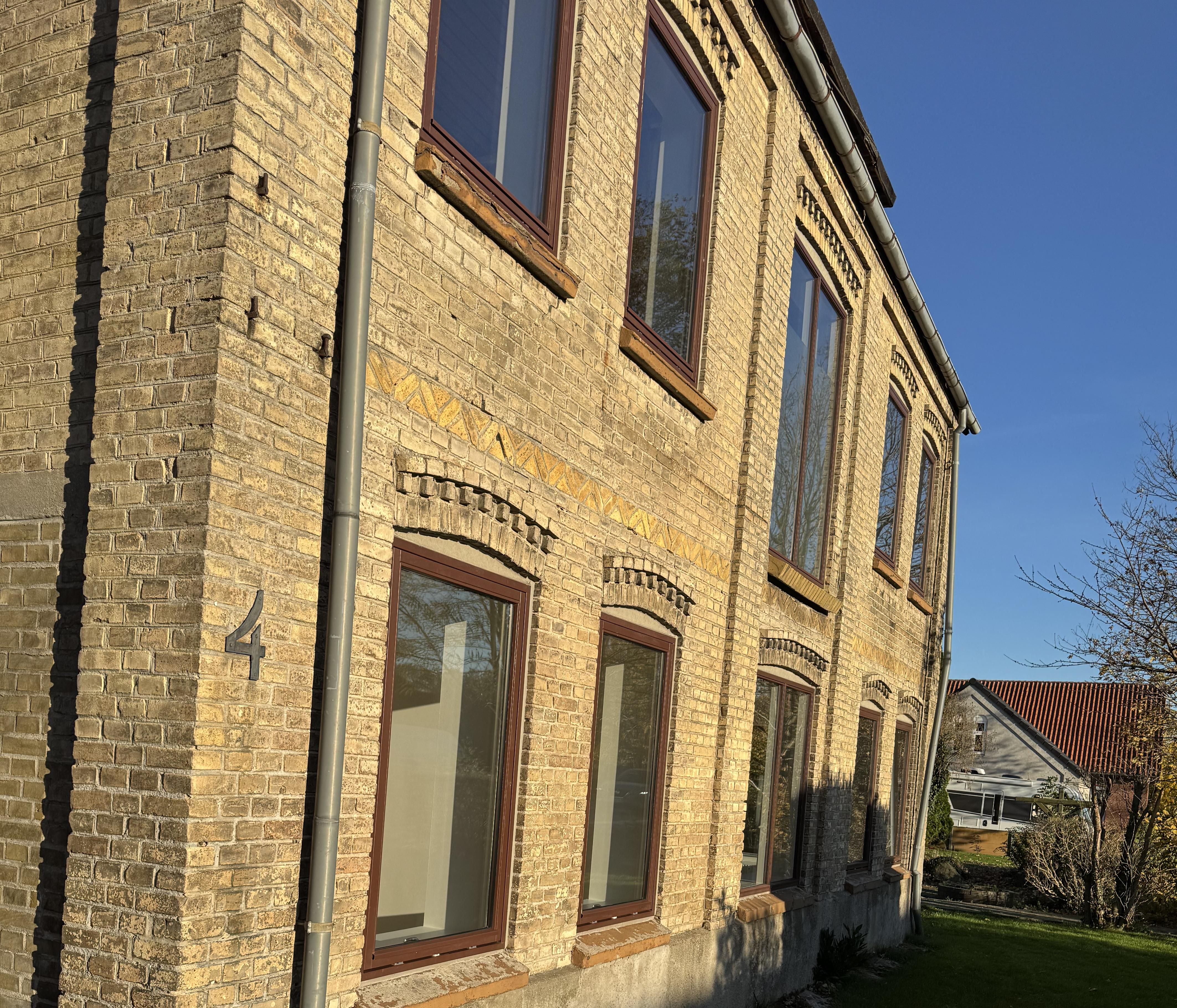 Nyrenoveret lys stuelejlighed