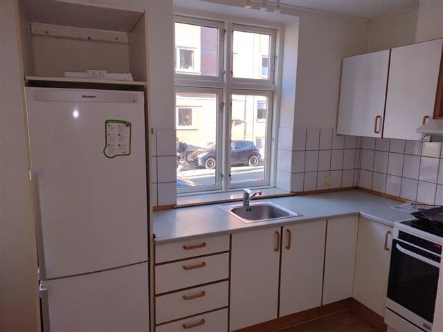 1 vær. lejlighed på 42 m2 i lille rolig ejendom ledig straks for én person.