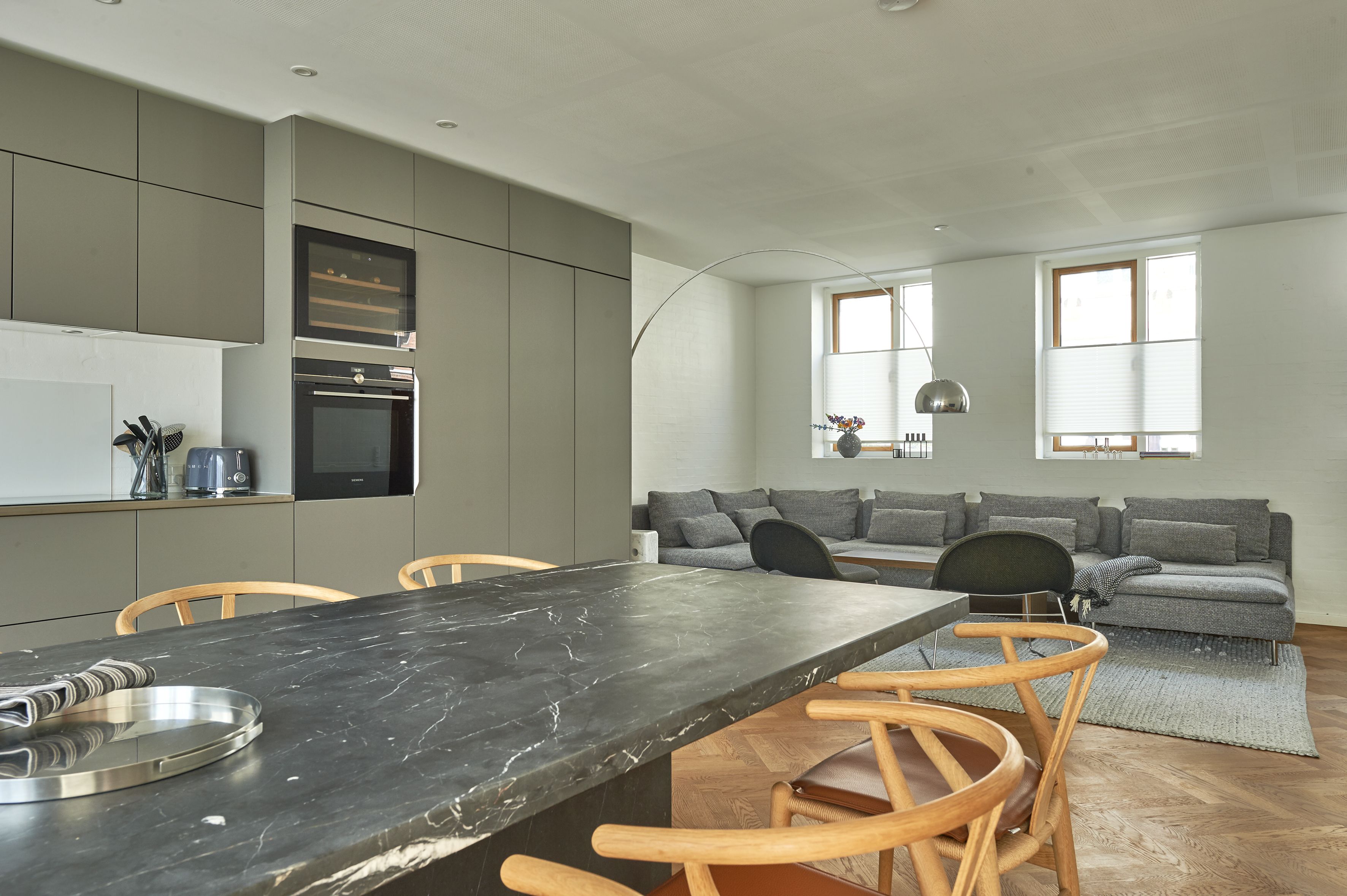 Nyopført byhus fra 2020 – møbleret, terrasse & parkering