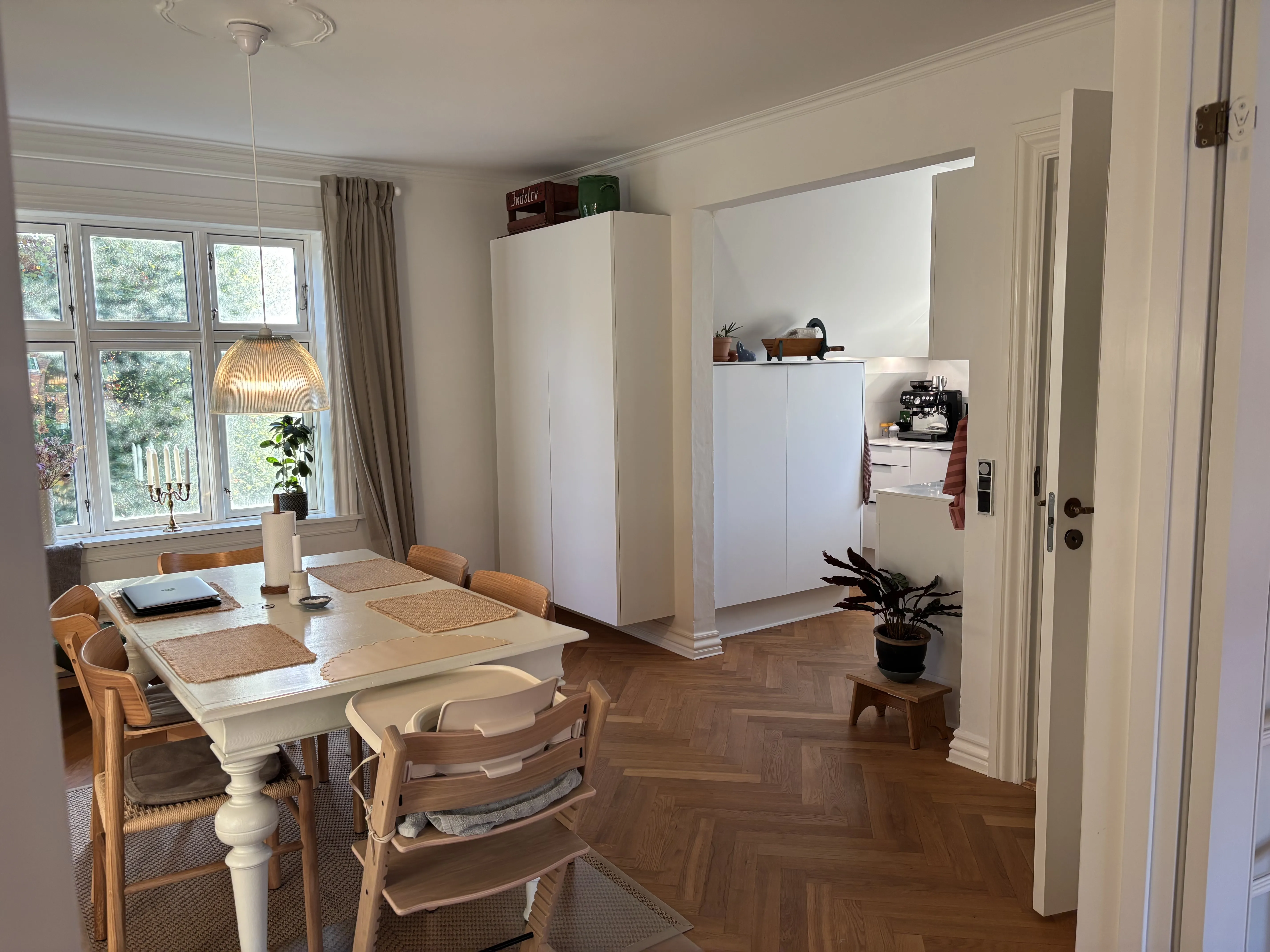 Skøn og lys lejlighed tæt på Trøjborg