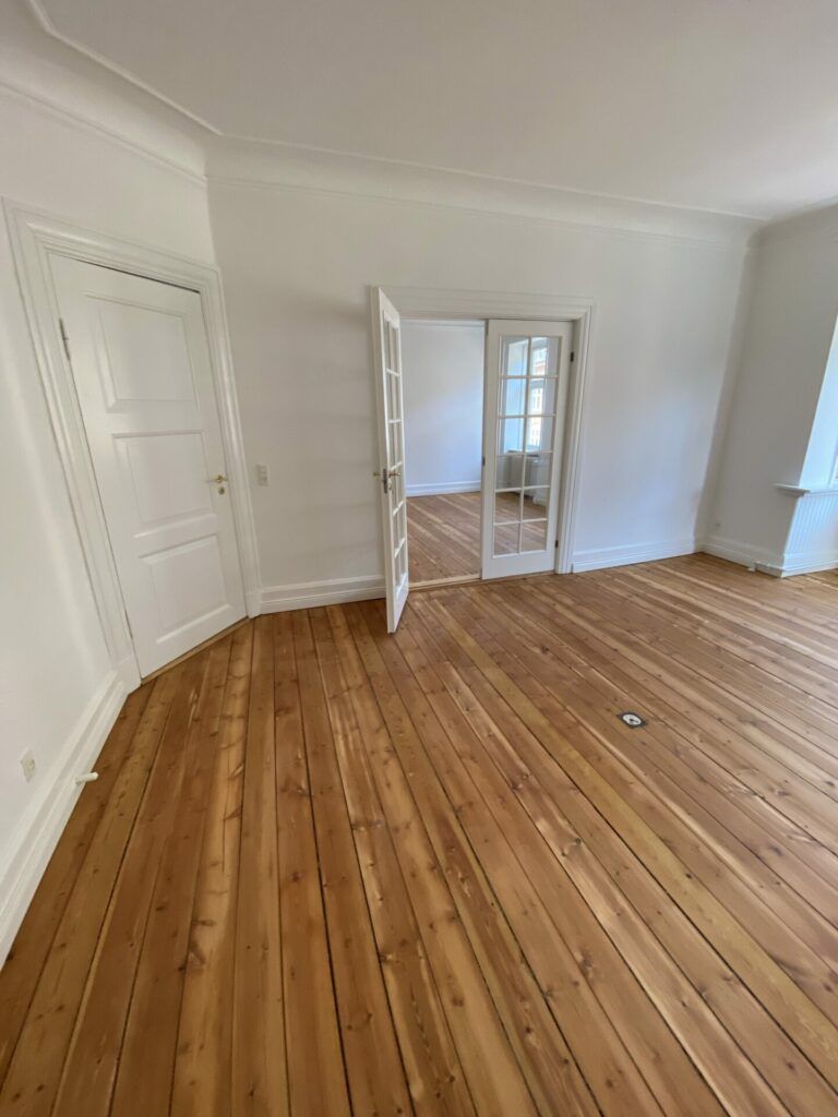 Lys og delevenlig 3-værelses på 89 m2 med fransk altan lige ved gågade og havnefront