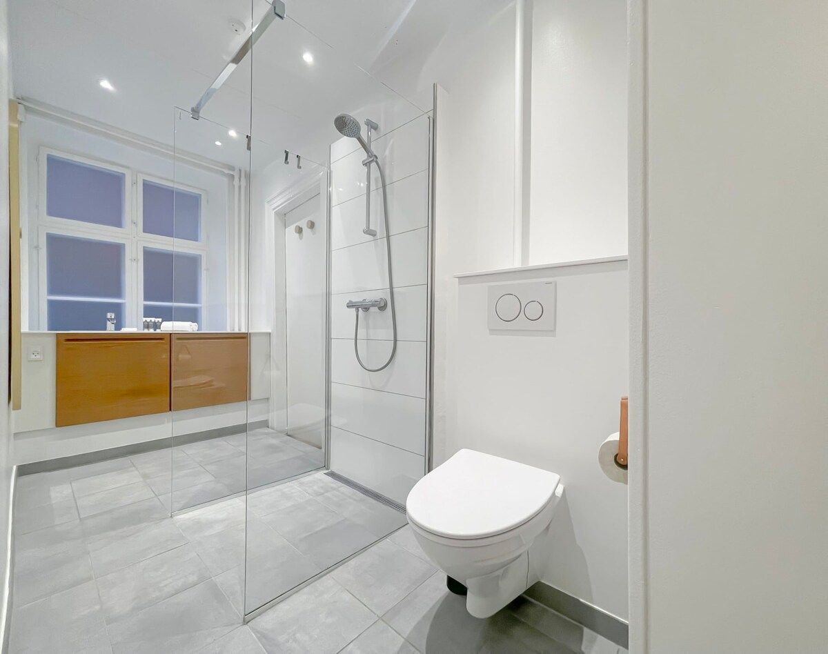Spacious 150 m² 5-room apartment in the heart of Copenhagen K – all utilities included