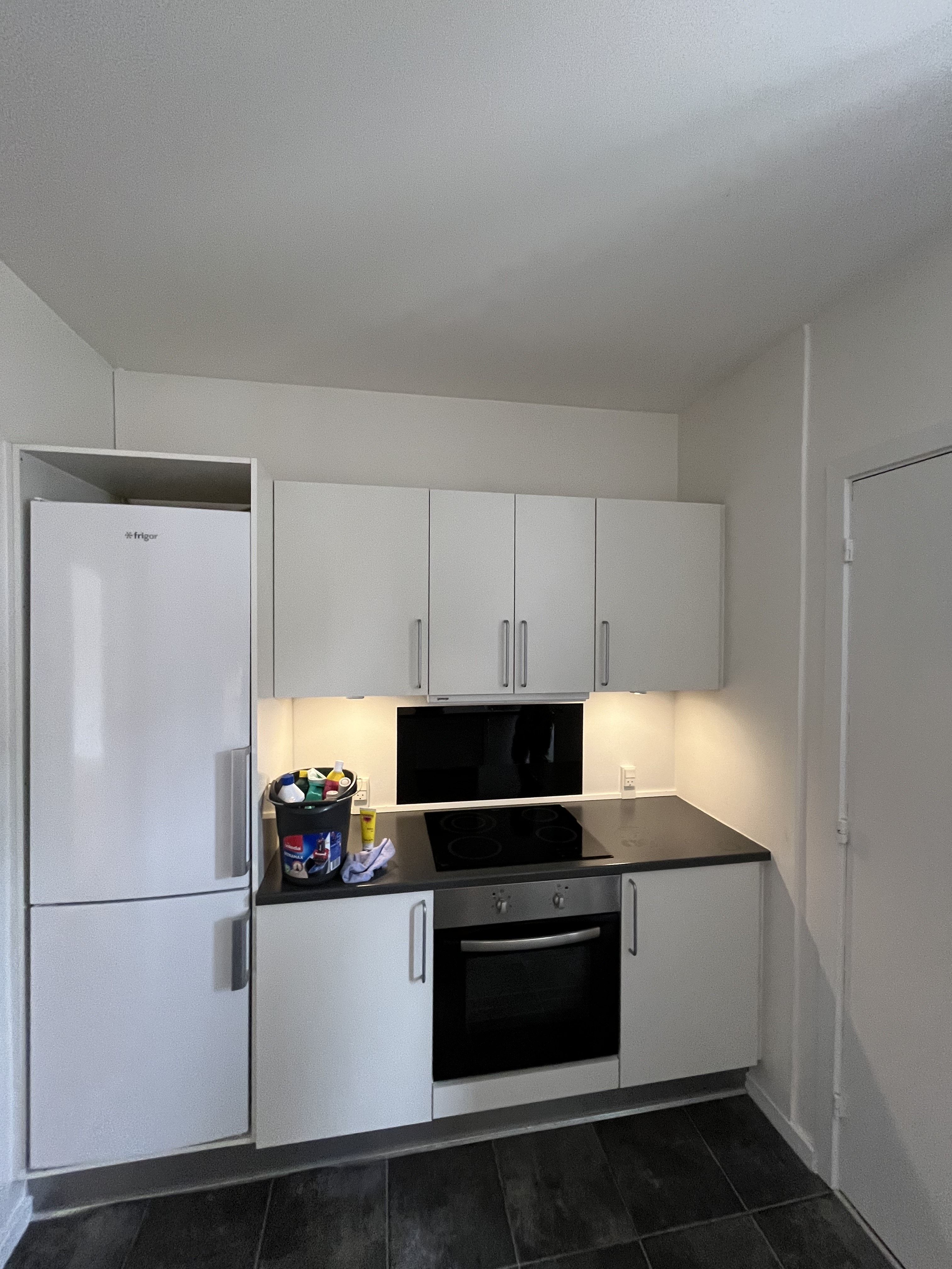 Lys og velholdt 2-værelses lejlighed på øverste etage
