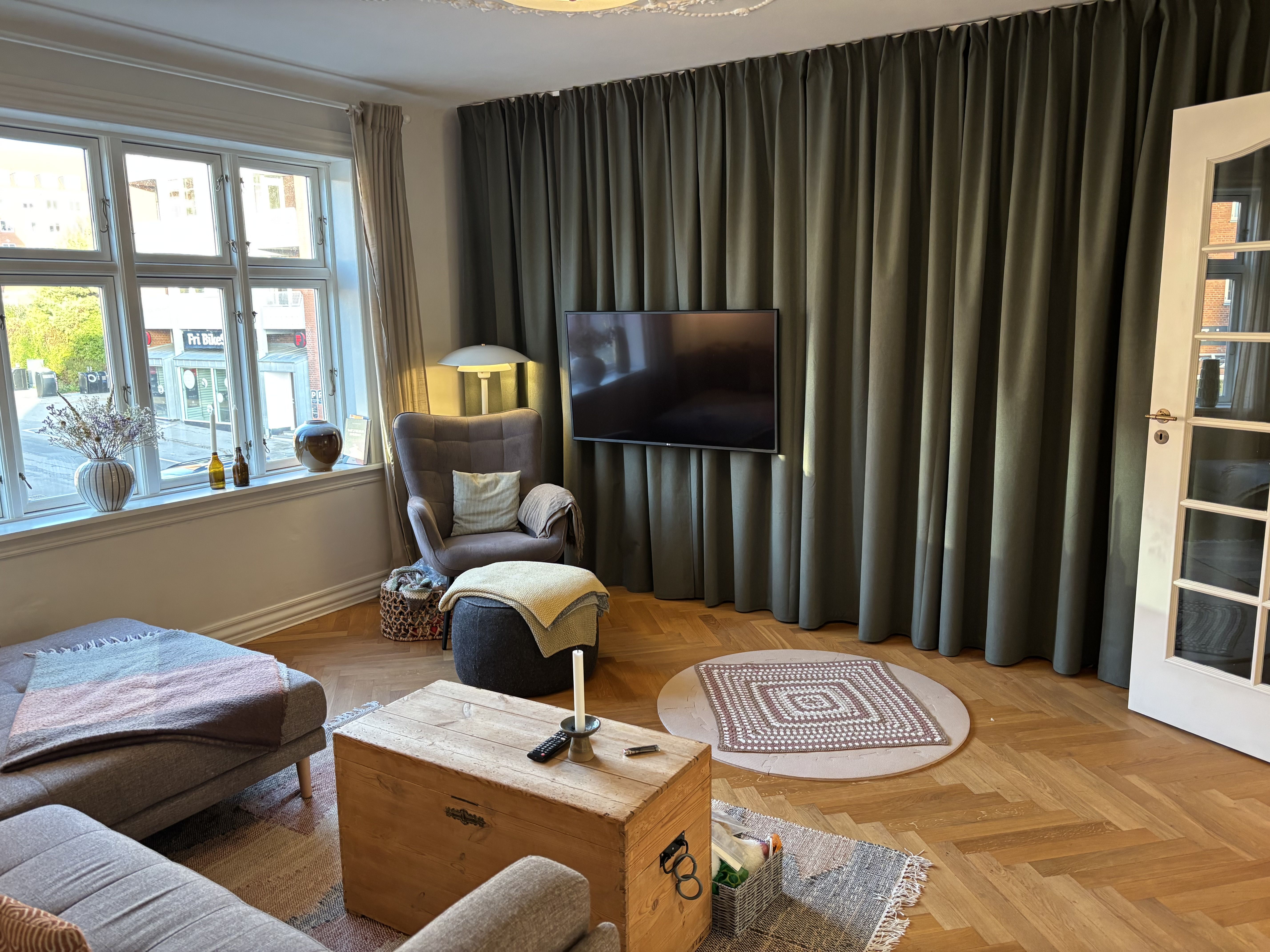 Skøn og lys lejlighed tæt på Trøjborg