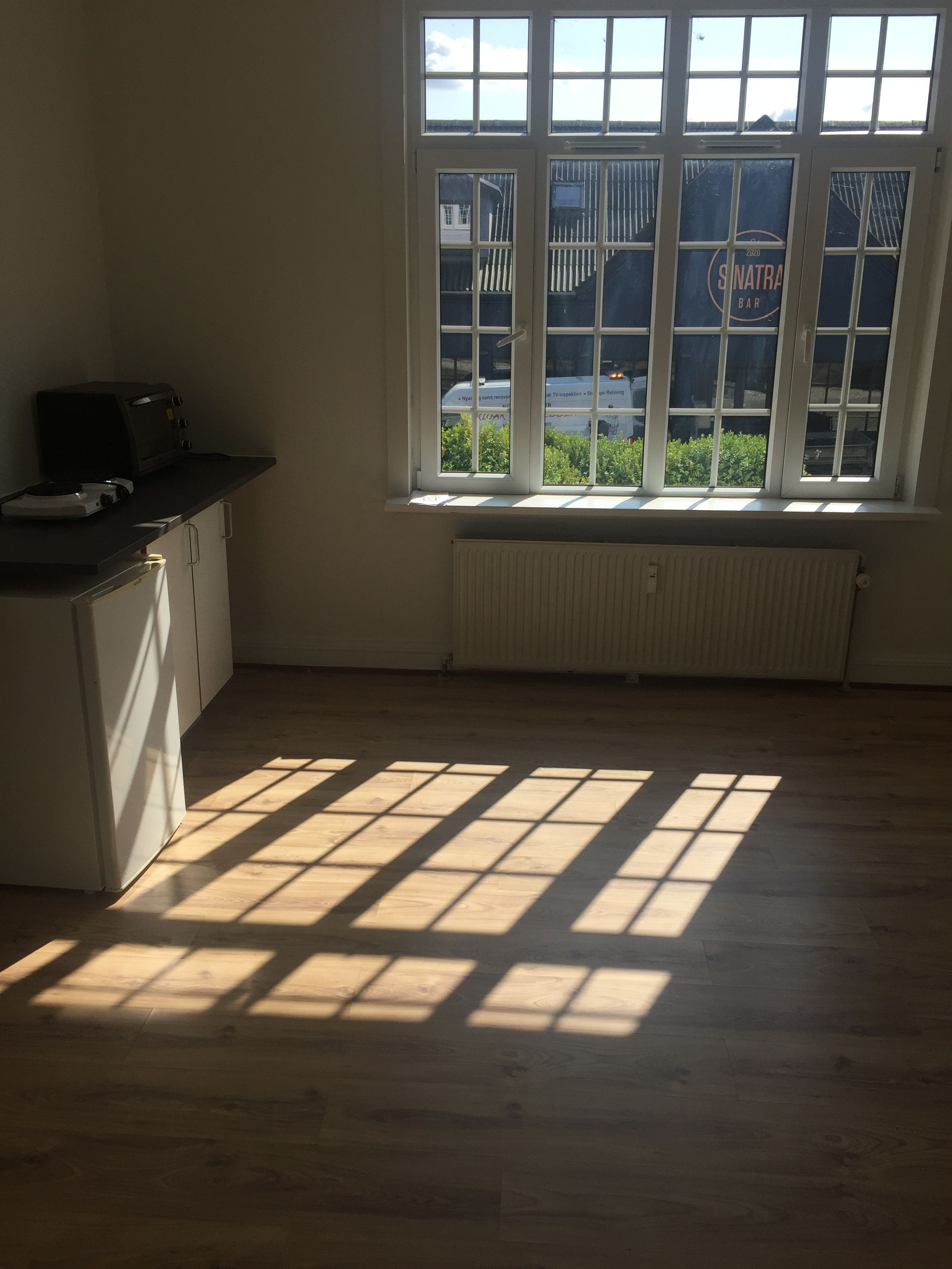 Hyggelig værelses lejlighed i centrum 