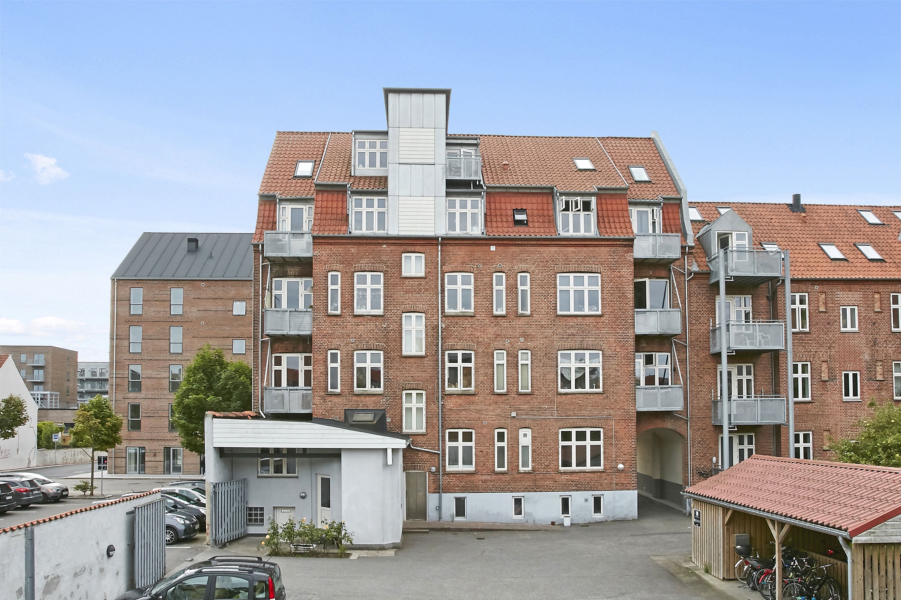 4 værelses lejlighed på 115m2 med altan