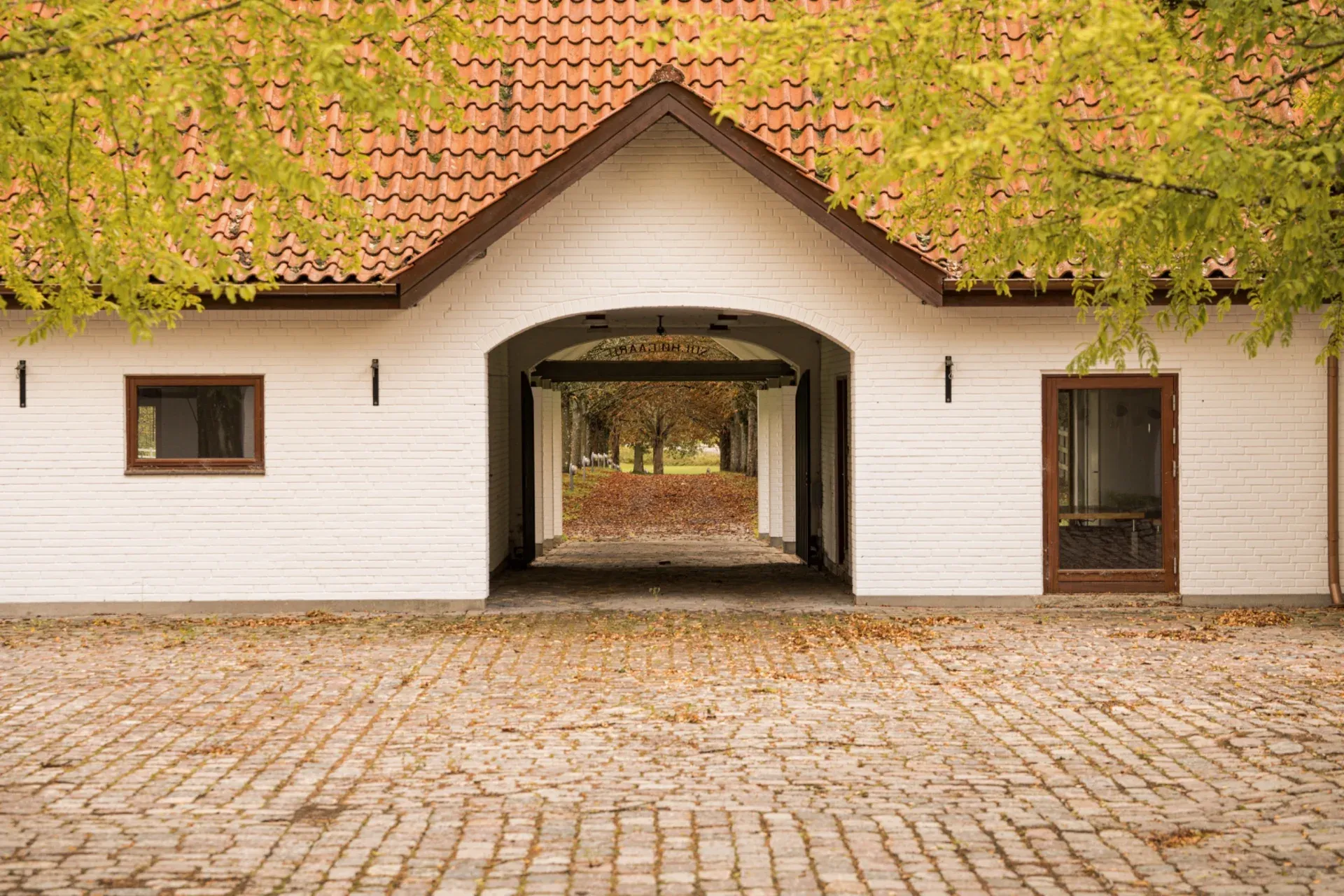 Landejendom med pool og plads til hestene