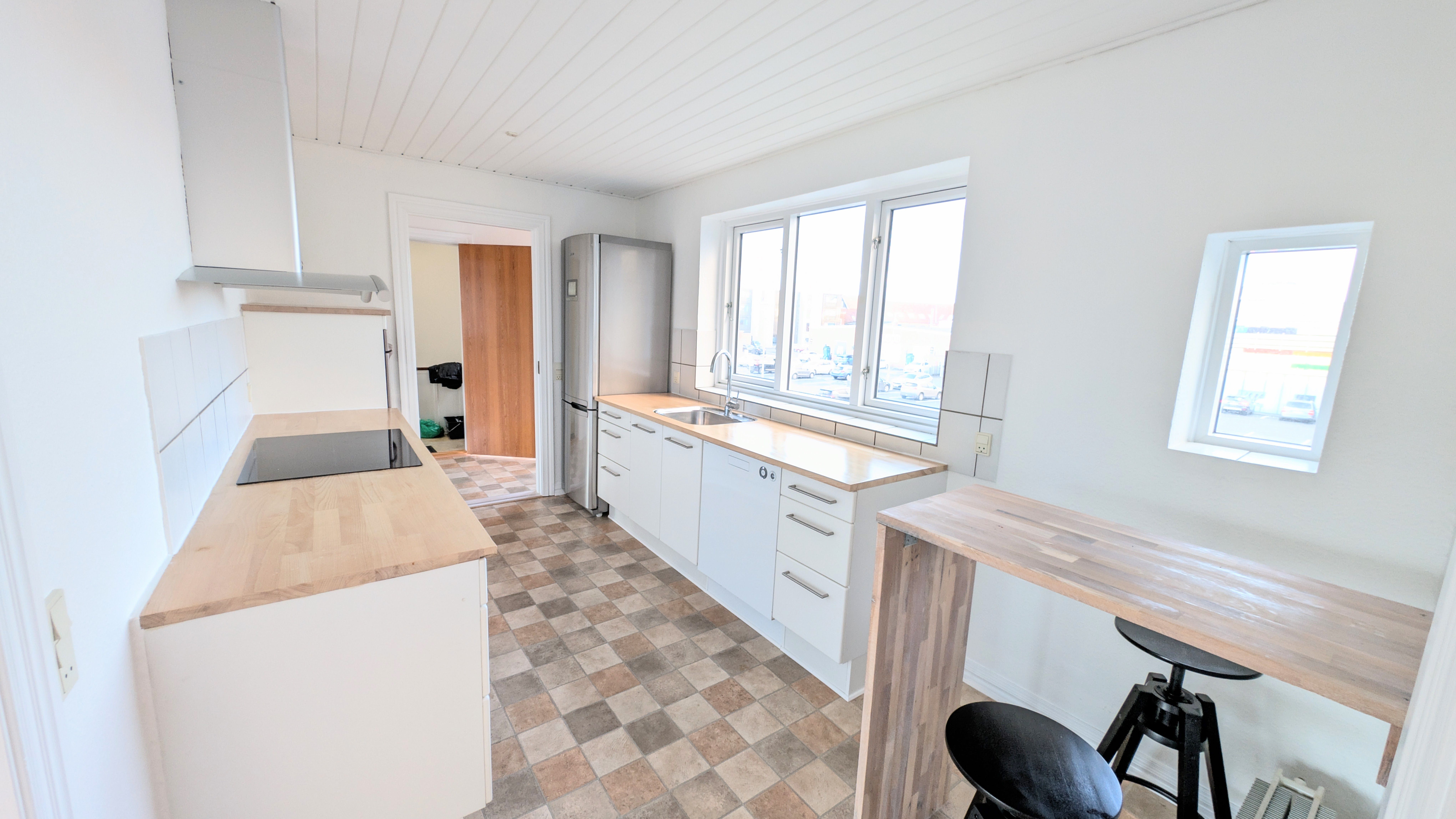 Lejlighed med egen indkørsel+garage og vaskerum