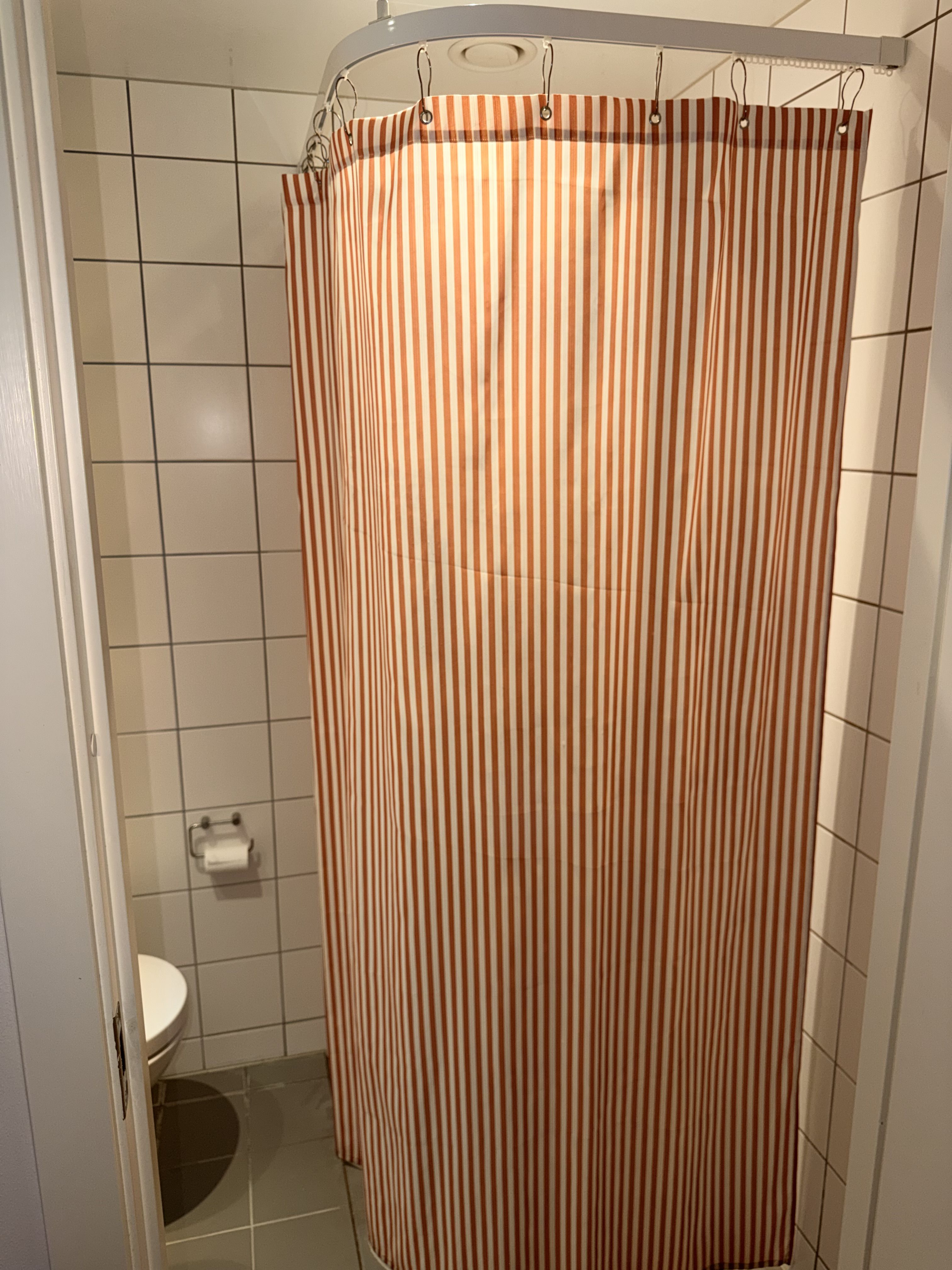 1v lejlighed med eget køkken og badeværelse 