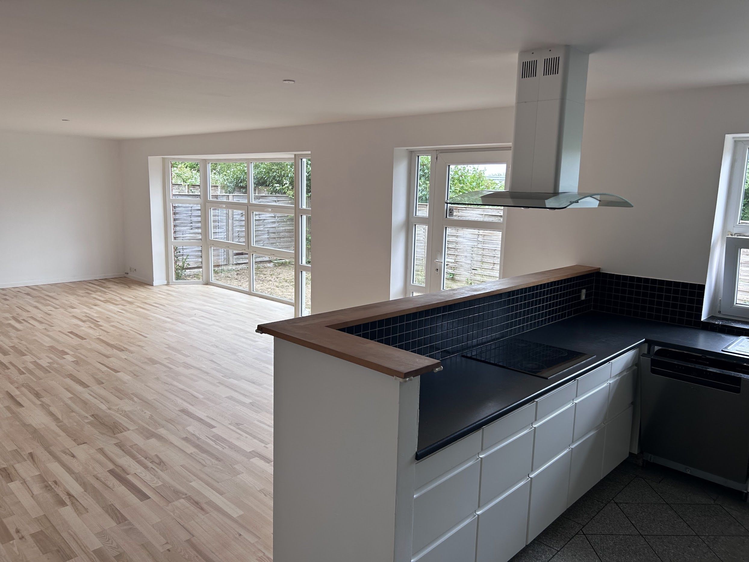 Nyere dobbelthus på 148 m2 i Lundby, 55 minutter fra København