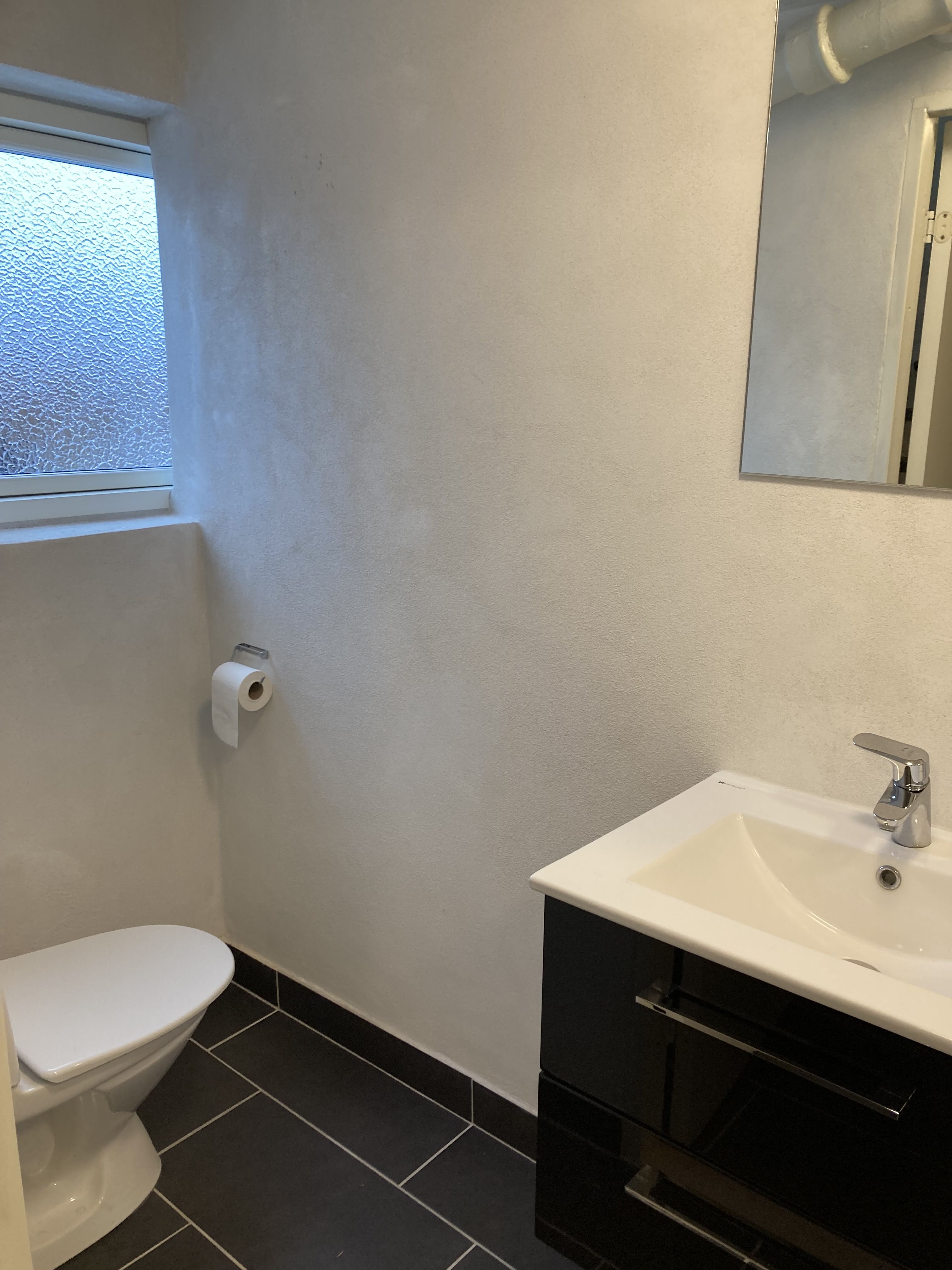 Nice room available from 1/11